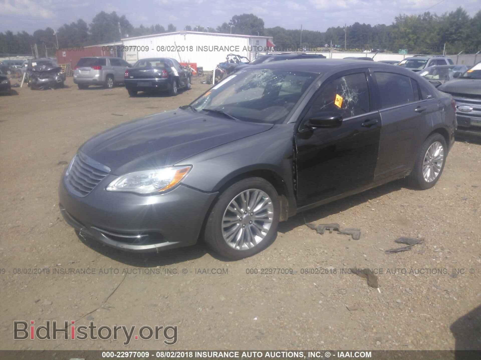 2012 Chrysler 200 - VIN: 1C3CCBAB7CN155513 - Photo 2