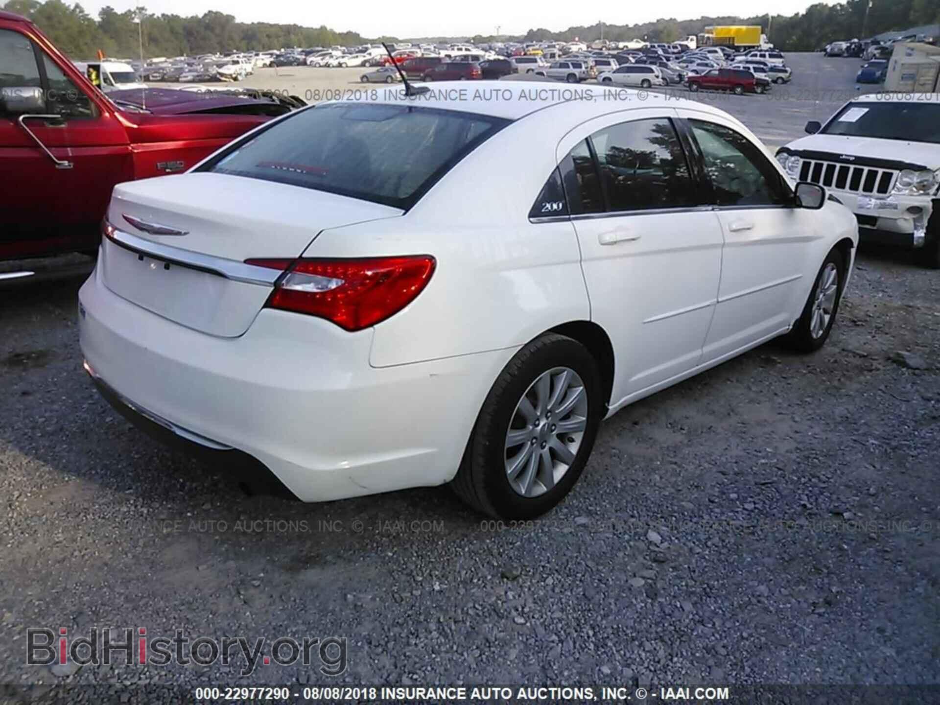 2013 Chrysler 200 - VIN: 1C3CCBBB8DN666129 - Фото 4
