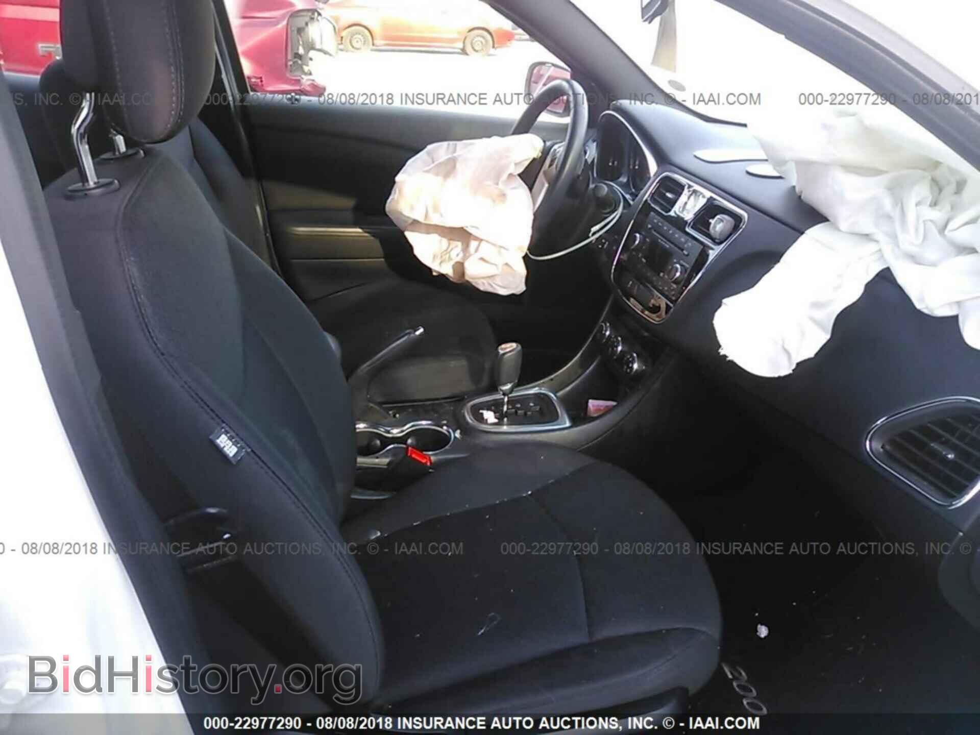 2013 Chrysler 200 - VIN: 1C3CCBBB8DN666129 - Фото 5