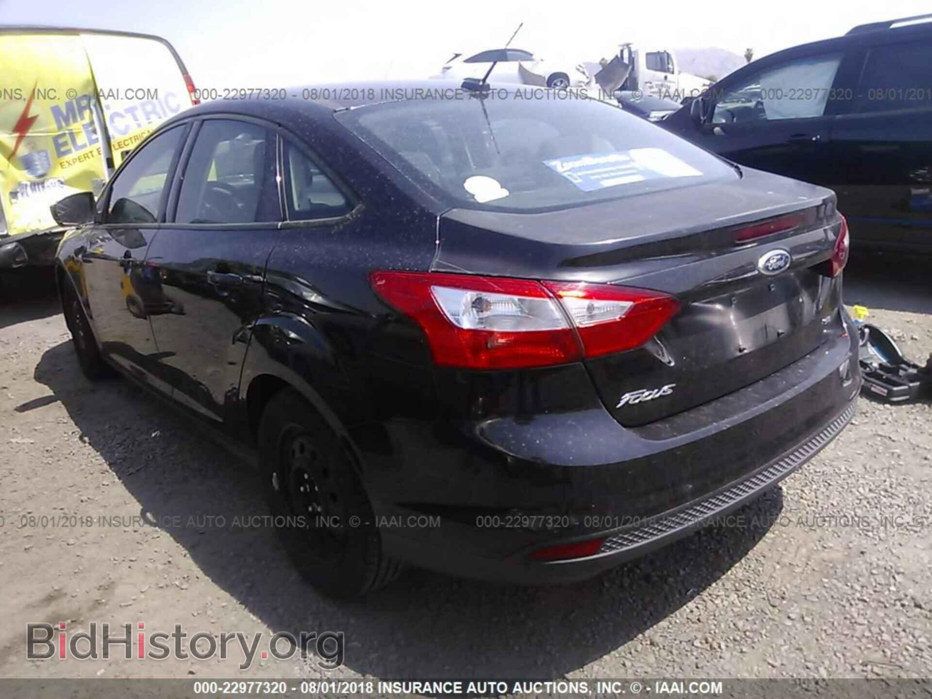 2012 Ford Focus - VIN: 1FAHP3F21CL332093 - Photo 3