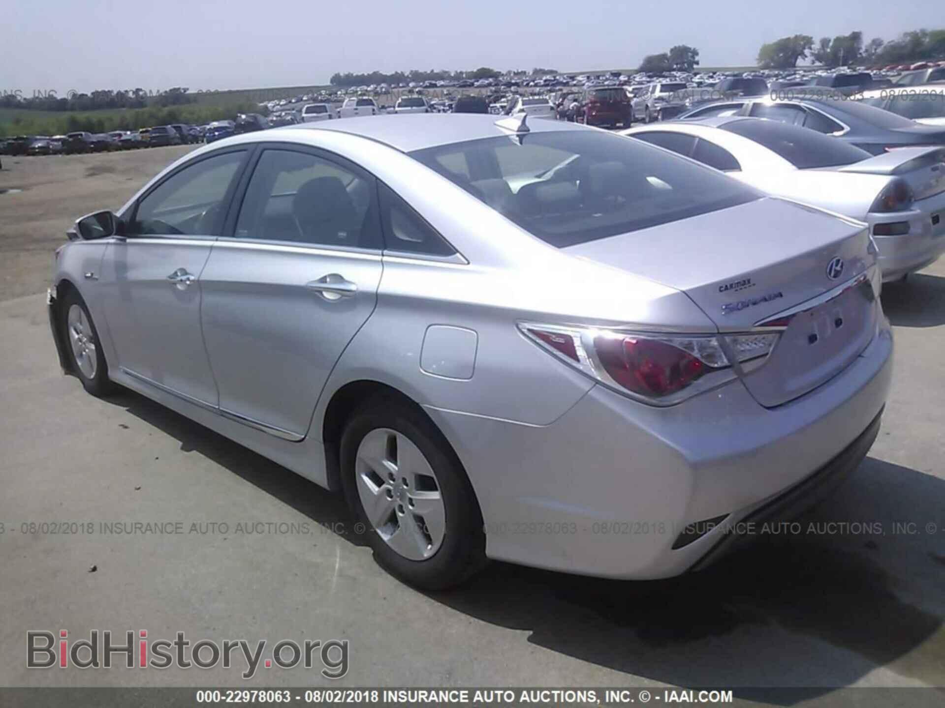 2012 Hyundai Sonata - VIN: KMHEC4A40CA024198 - Photo 3