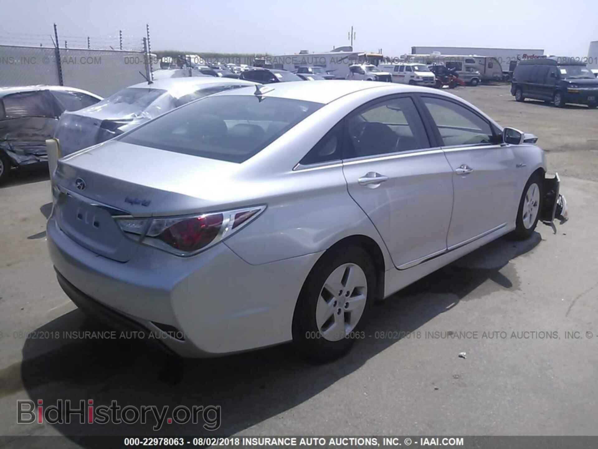 2012 Hyundai Sonata - VIN: KMHEC4A40CA024198 - Photo 4