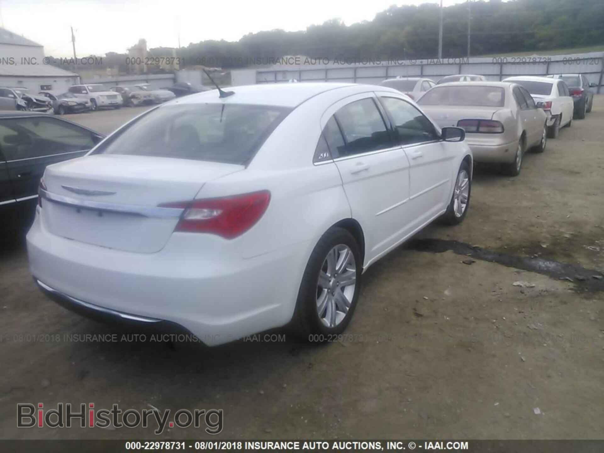 2012 Chrysler 200 - VIN: 1C3CCBAB8CN318105 - Фото 4