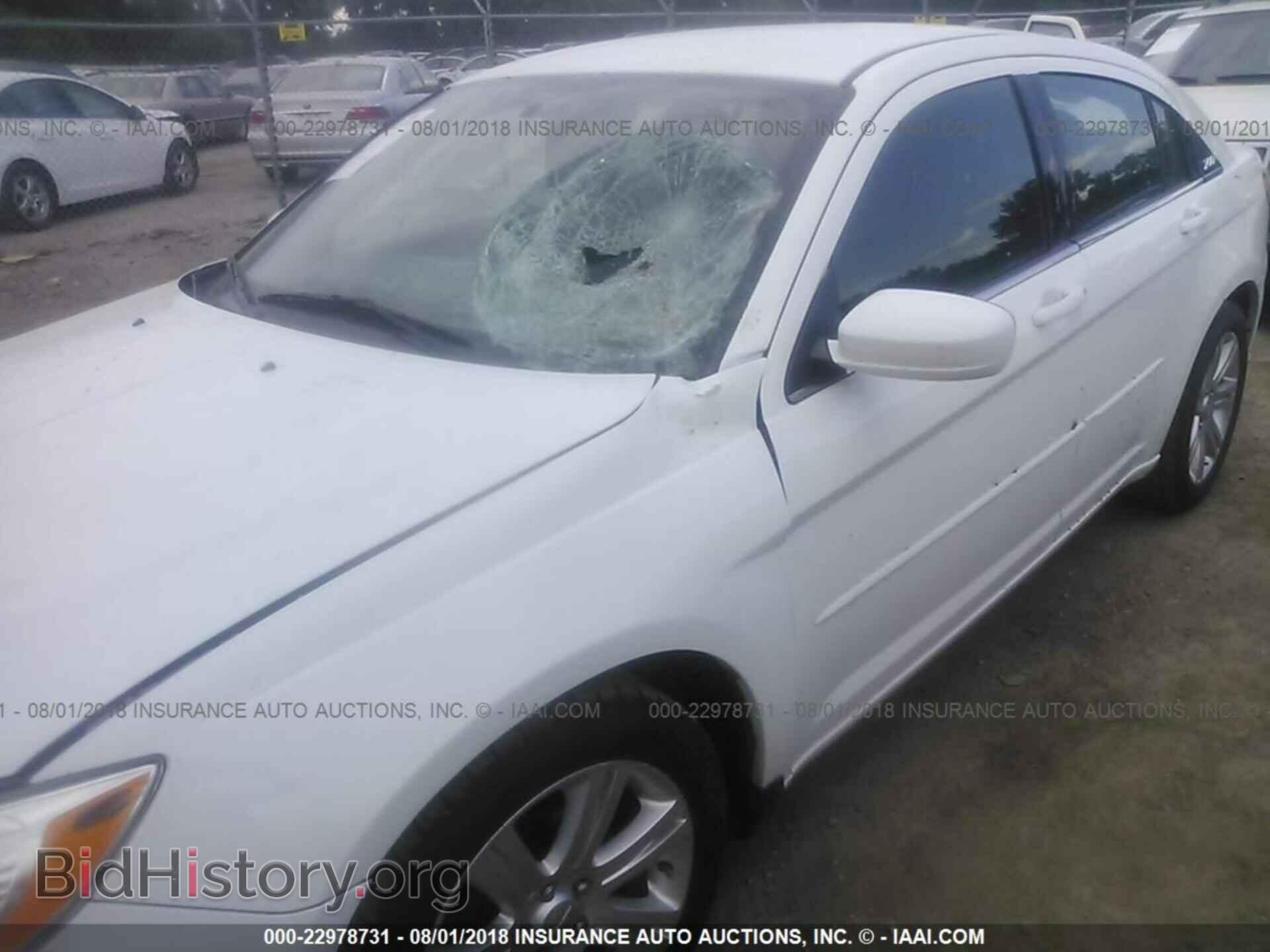 2012 Chrysler 200 - VIN: 1C3CCBAB8CN318105 - Фото 6