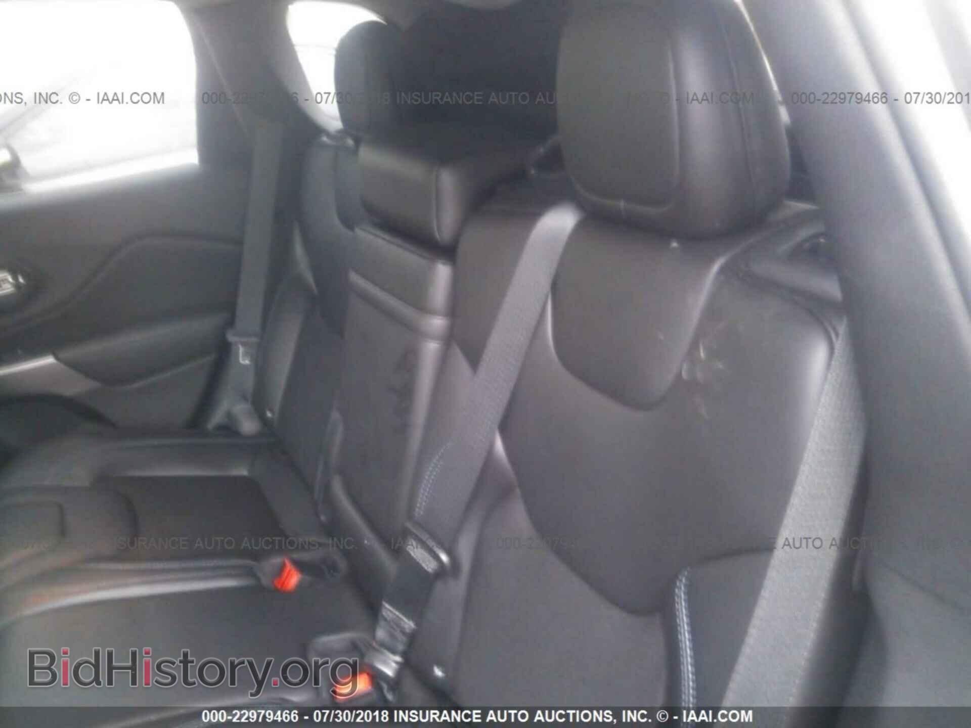 2019 Jeep Cherokee - VIN: 1C4PJMLB2KD181405 - Photo 8