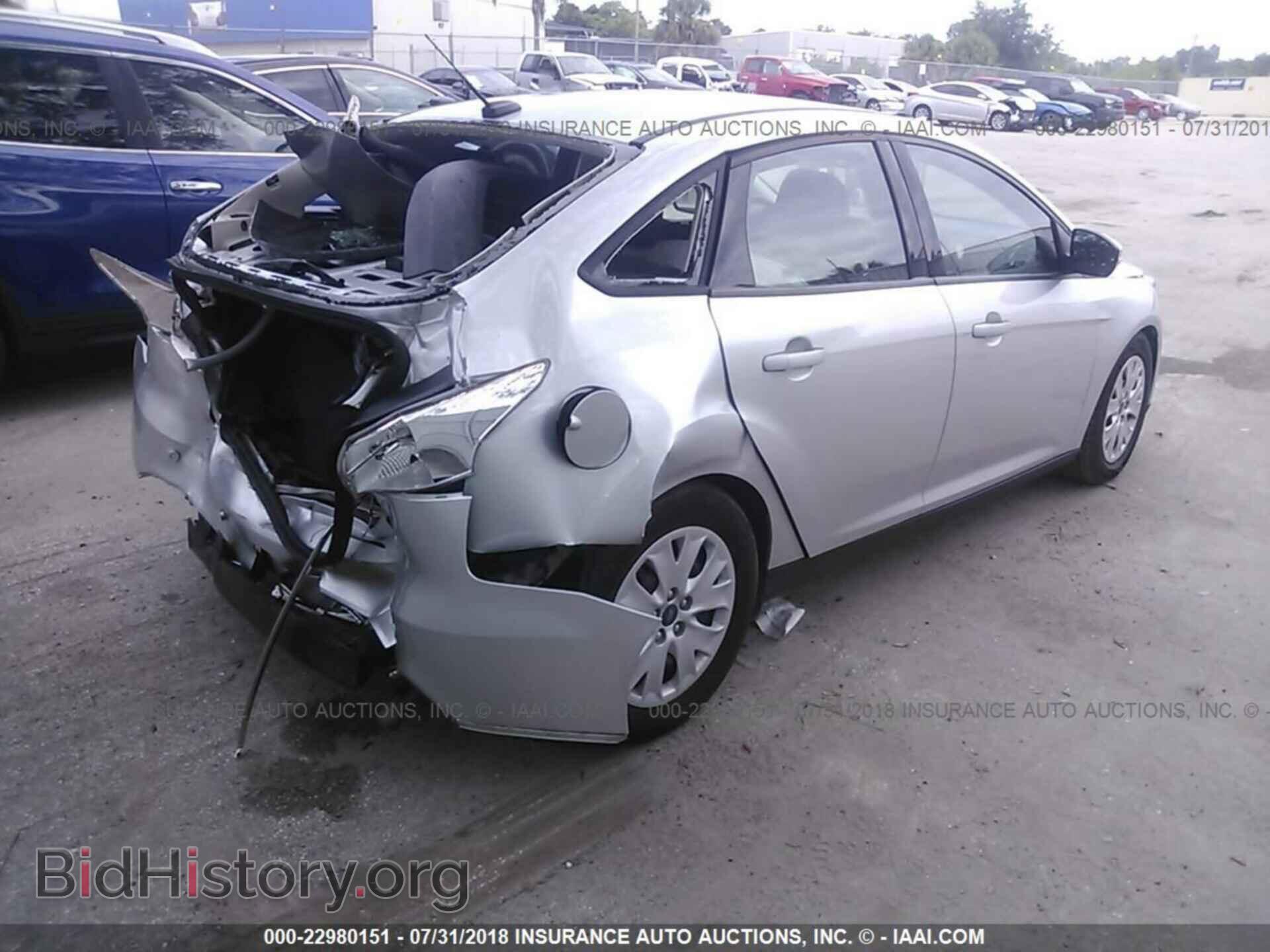 2017 Ford Focus - VIN: 1FADP3H26HL224989 - Photo 4