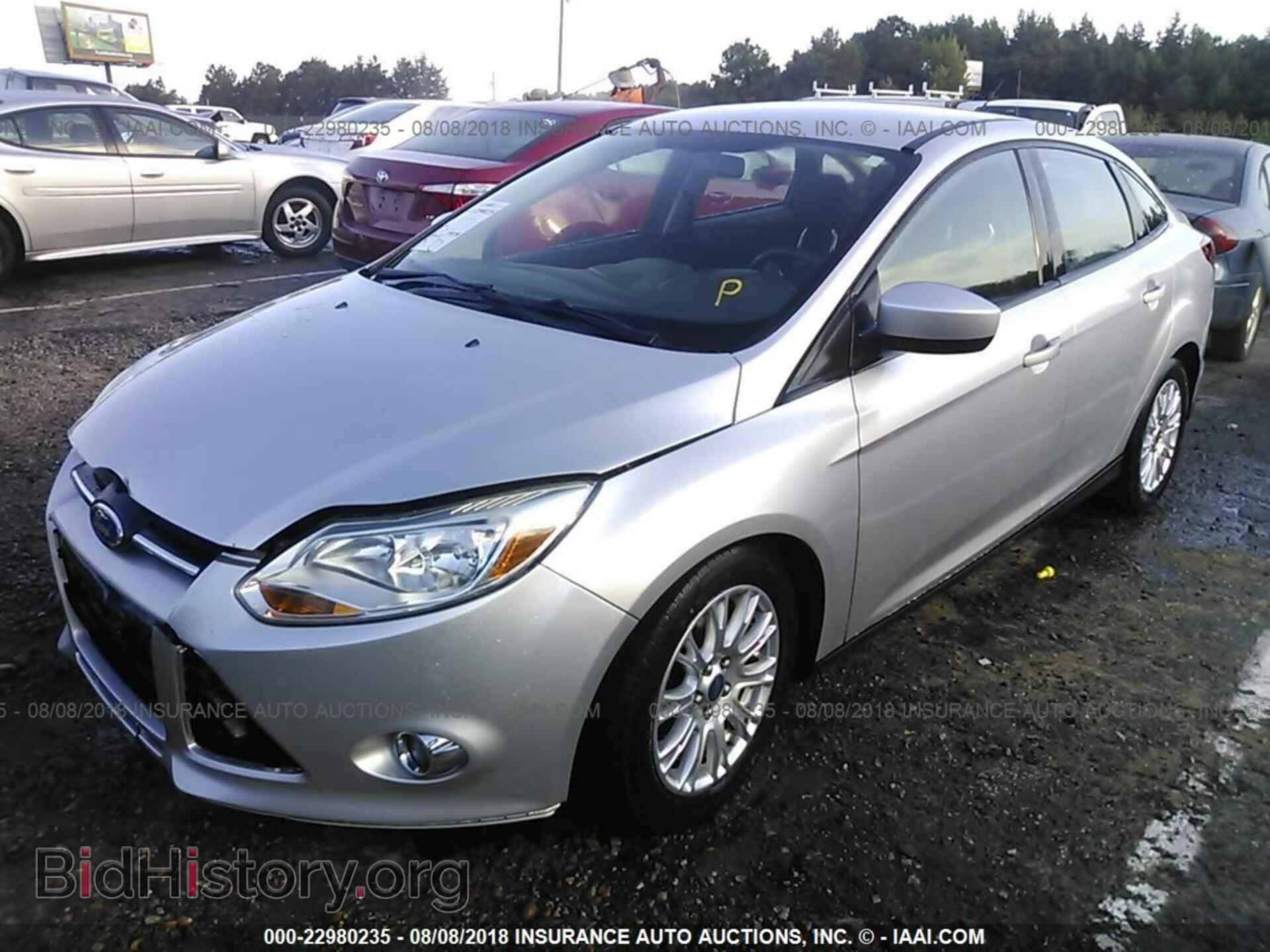 2012 Ford Focus - VIN: 1FAHP3F27CL123456 - Фото 2
