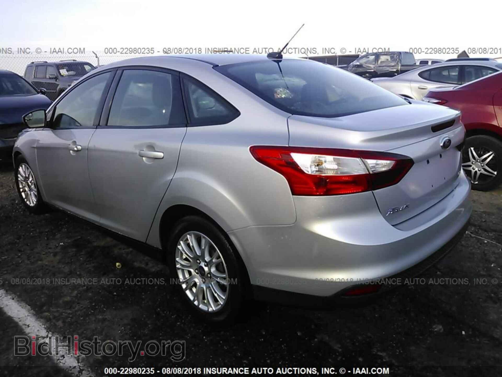 2012 Ford Focus - VIN: 1FAHP3F27CL123456 - Фото 3