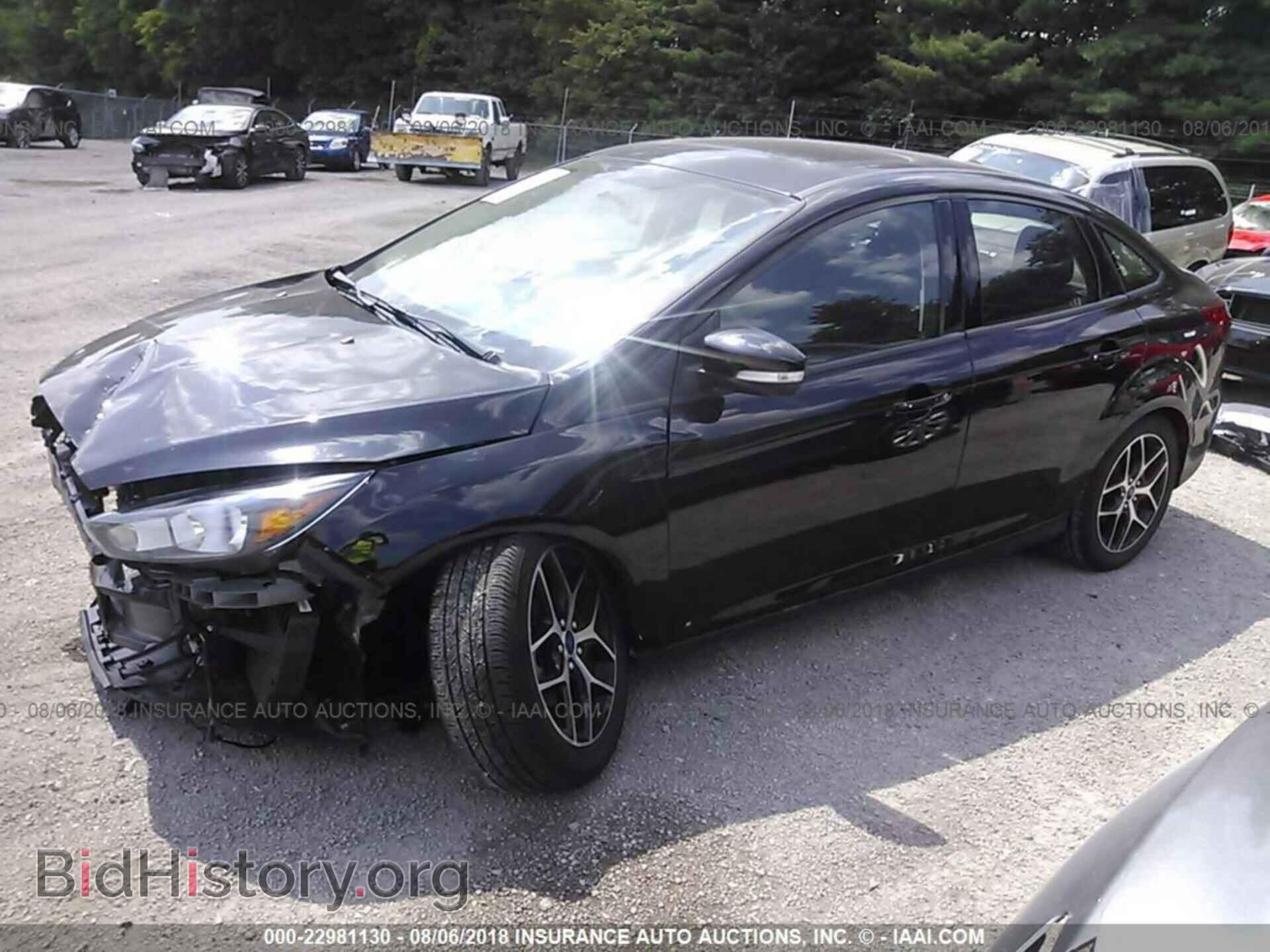2018 Ford Focus - VIN: 1FADP3H22JL239513 - Фото 2