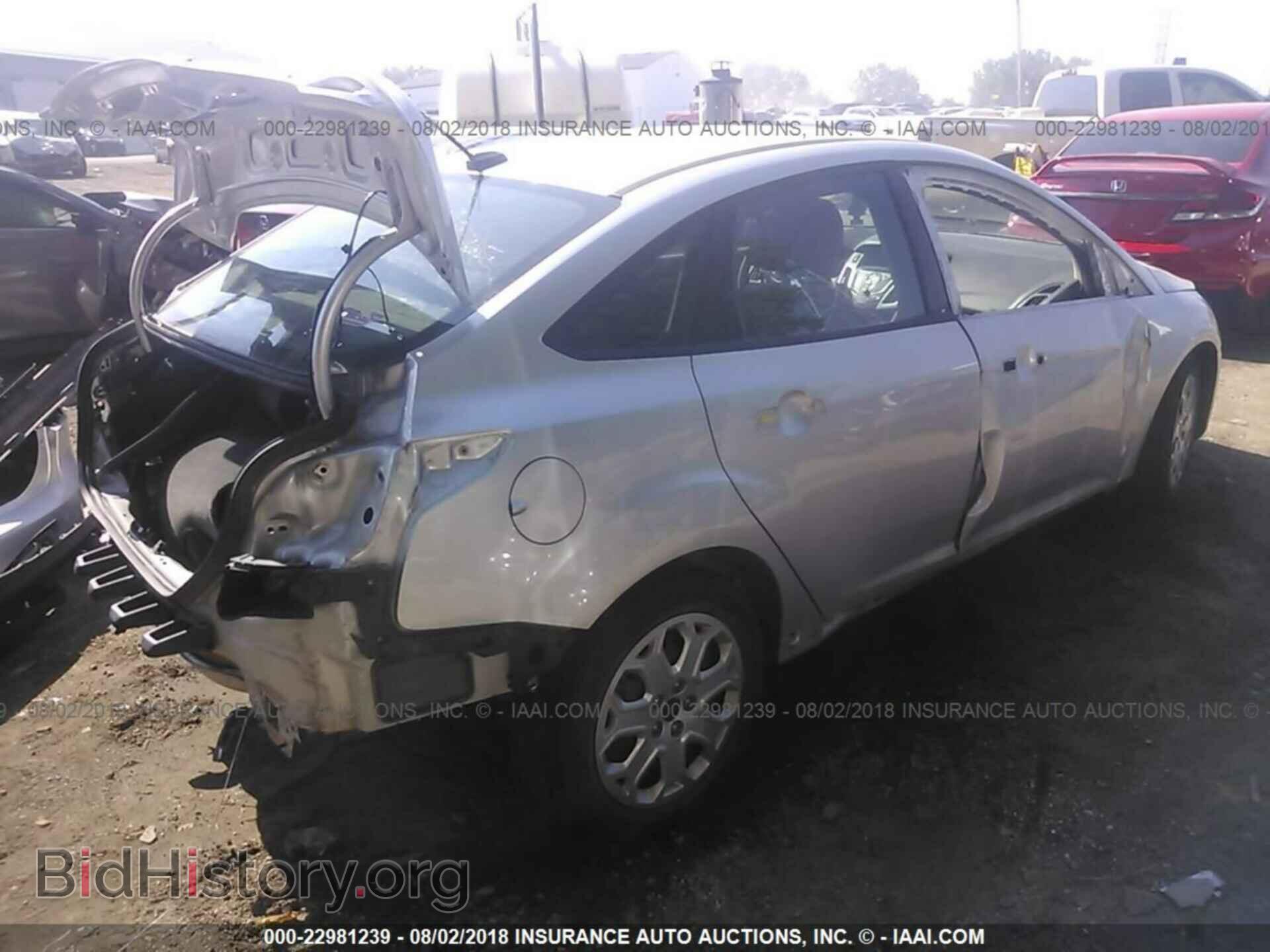 2012 Ford Focus - VIN: 1FAHP3F23CL475109 - Фото 4