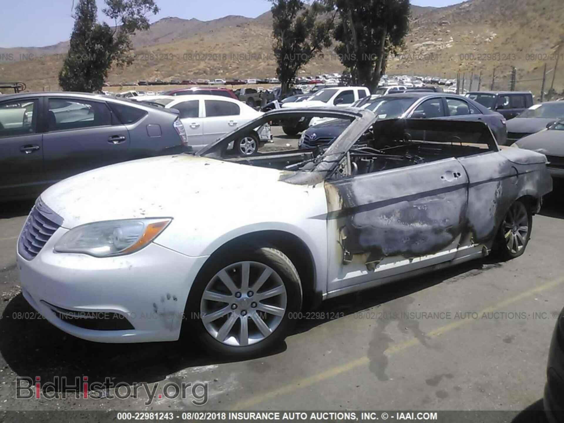 2013 Chrysler 200 - VIN: 1C3BCBEB1DN606488 - Фото 2