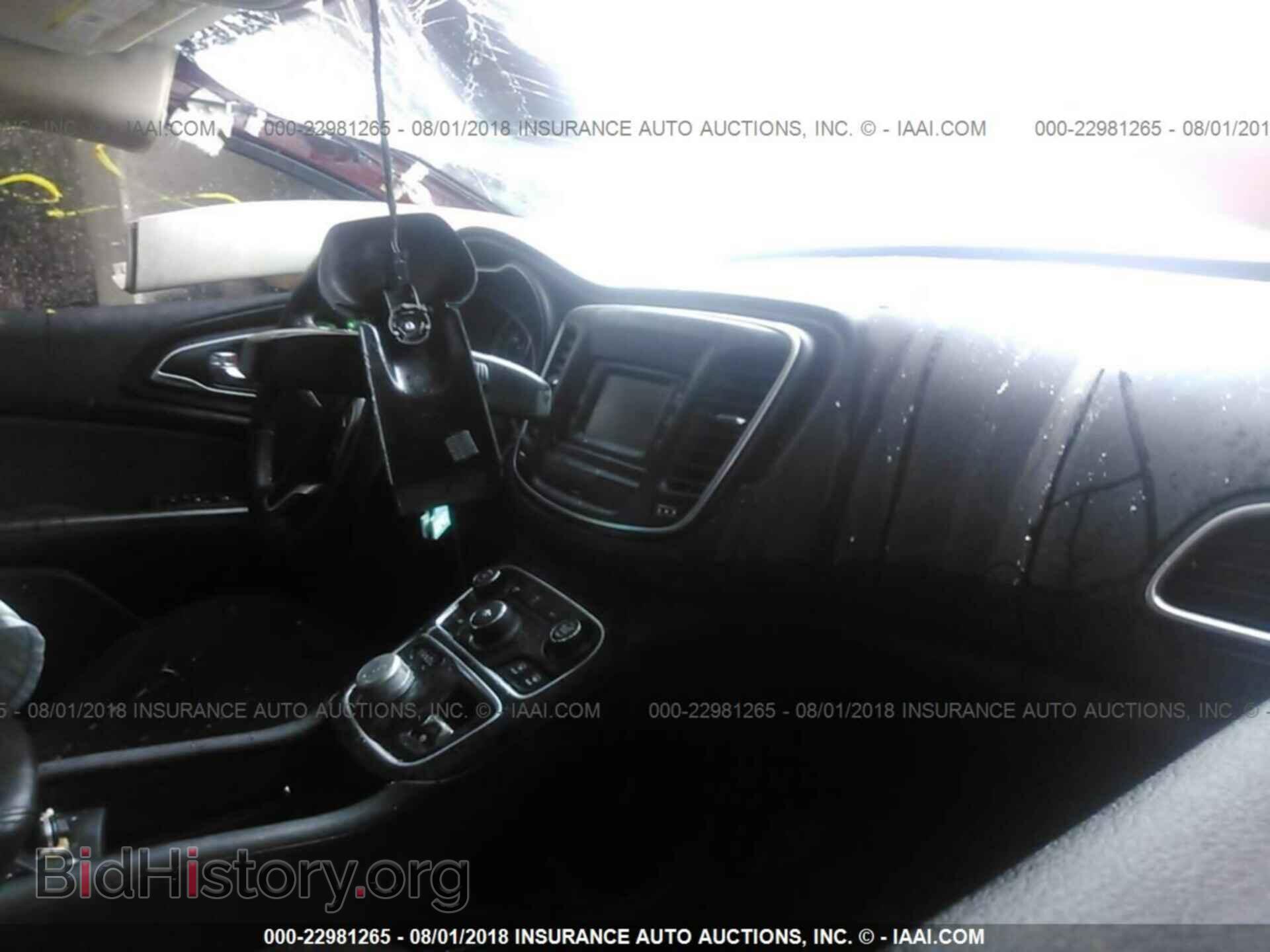 2015 Chrysler 200 - VIN: 1C3CCCAB8FN757976 - Photo 5