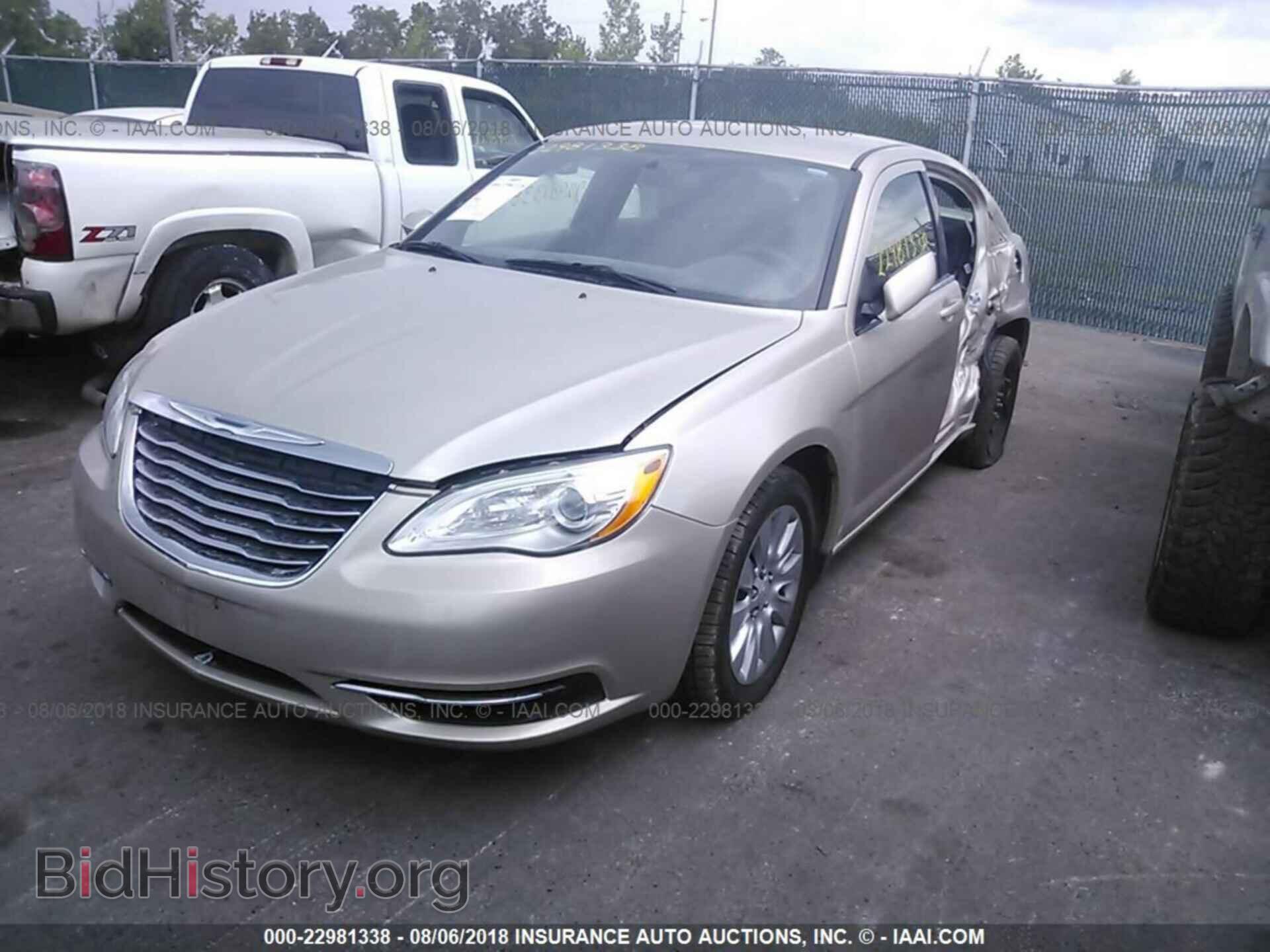 2014 Chrysler 200 - VIN: 1C3CCBAB7EN210366 - Photo 2