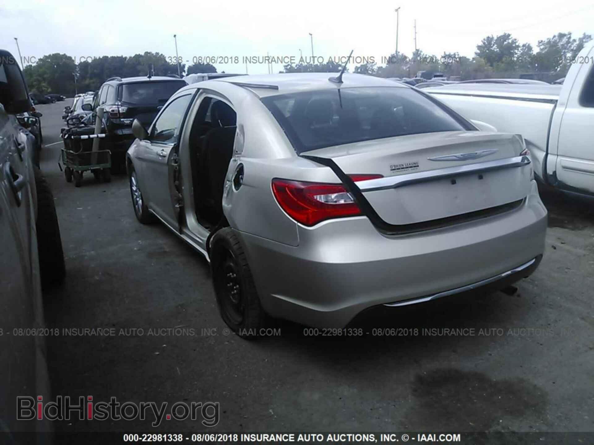 2014 Chrysler 200 - VIN: 1C3CCBAB7EN210366 - Photo 3