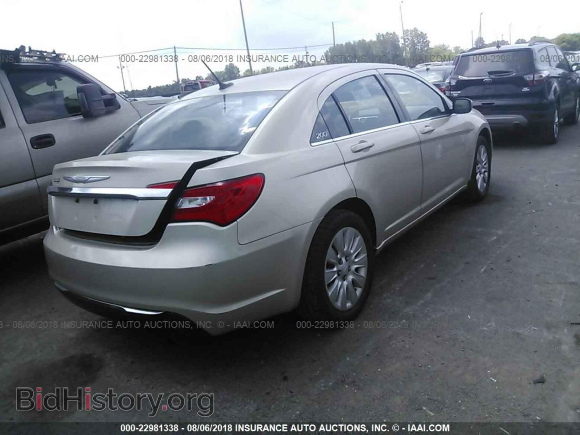 2014 Chrysler 200 - VIN: 1C3CCBAB7EN210366 - Photo 4