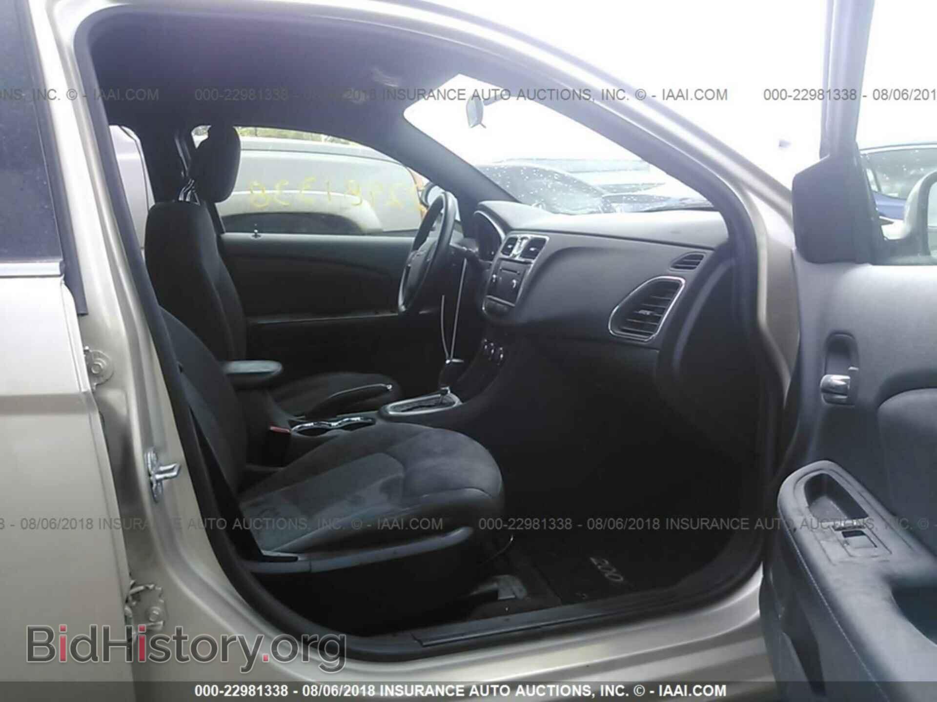 2014 Chrysler 200 - VIN: 1C3CCBAB7EN210366 - Photo 5