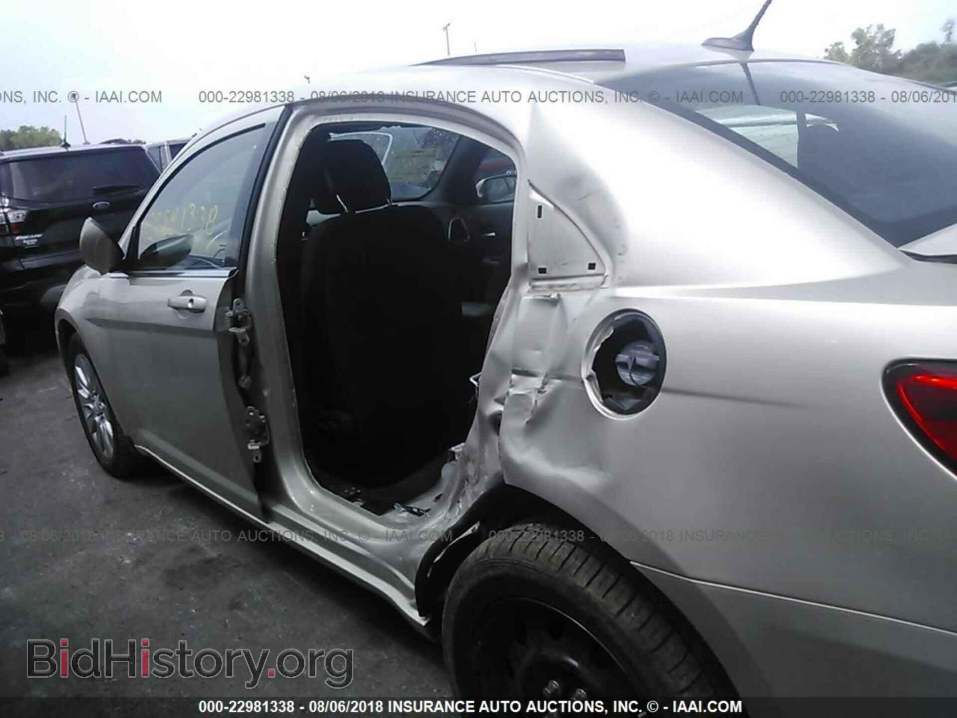 2014 Chrysler 200 - VIN: 1C3CCBAB7EN210366 - Photo 6