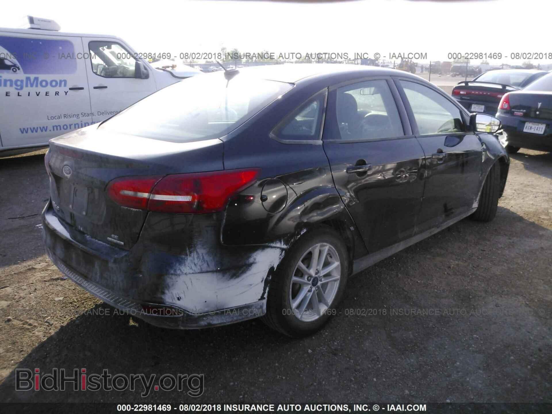 2016 Ford Focus - VIN: 1FADP3F24GL404697 - Photo 4