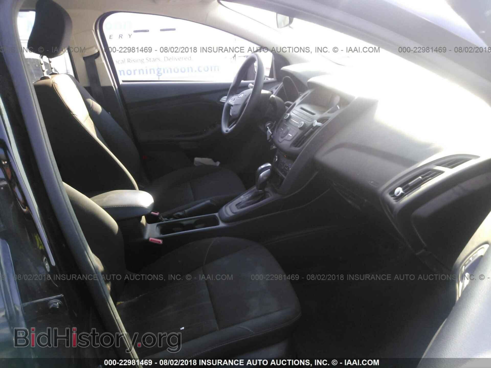 2016 Ford Focus - VIN: 1FADP3F24GL404697 - Photo 5