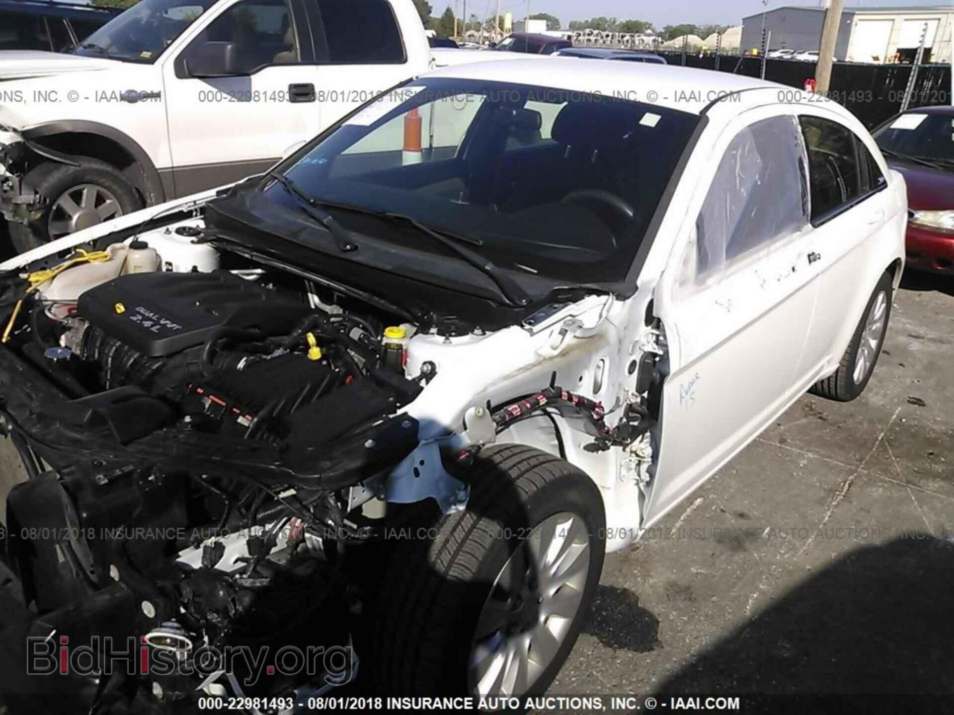 2012 Chrysler 200 - VIN: 1C3CCBAB4CN103787 - Фото 2