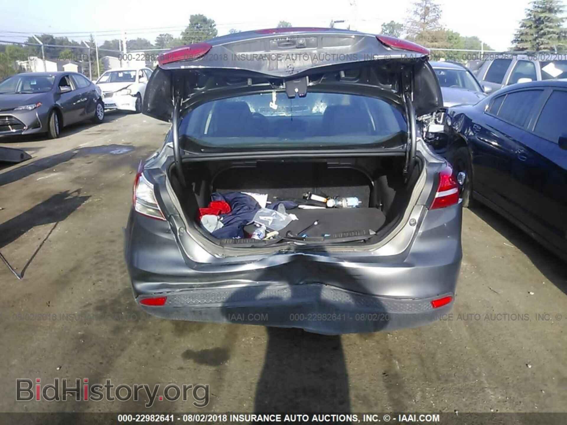 2016 Ford Focus - VIN: 1FADP3E22GL394821 - Photo 6