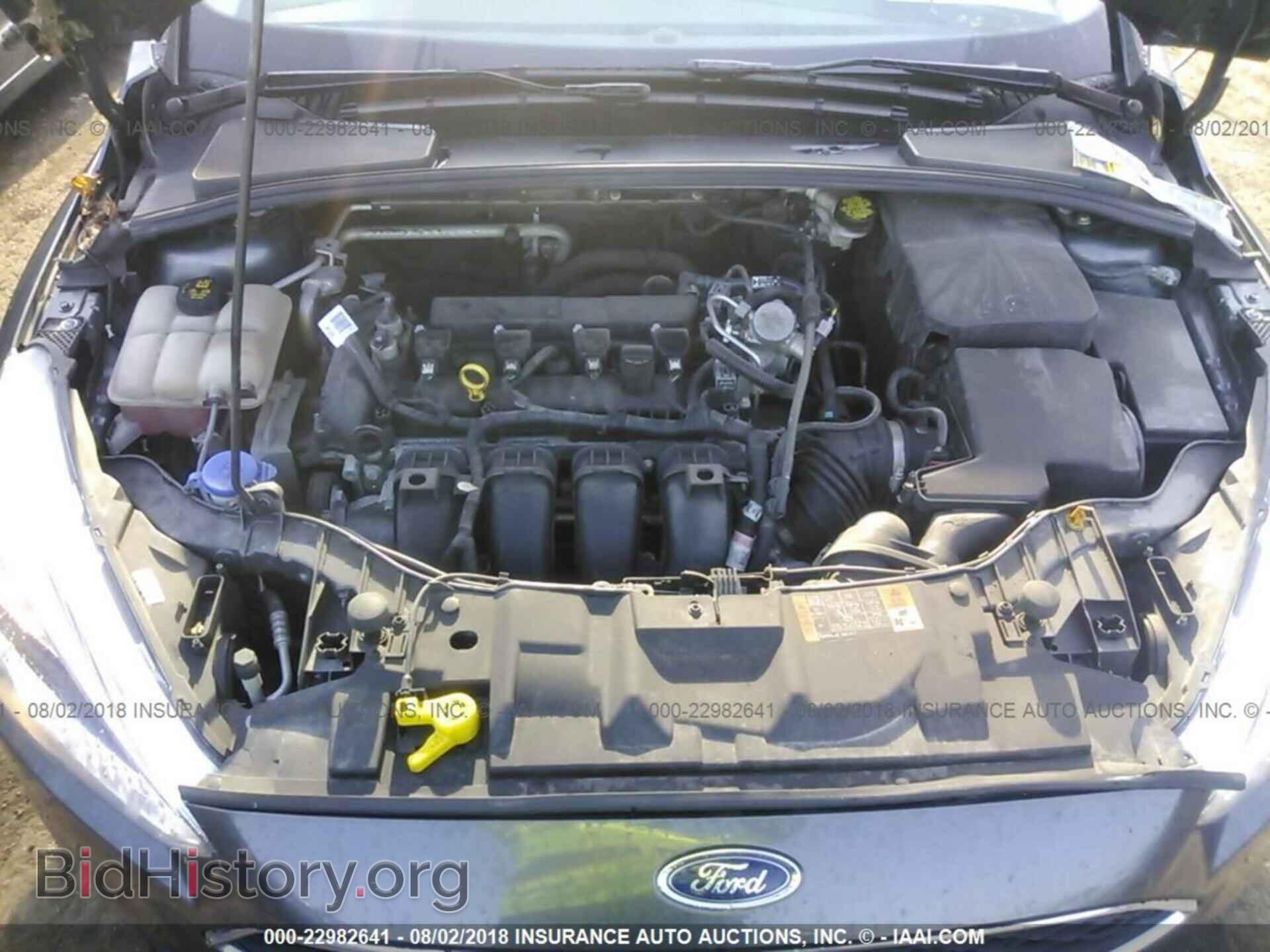 2016 Ford Focus - VIN: 1FADP3E22GL394821 - Photo 10