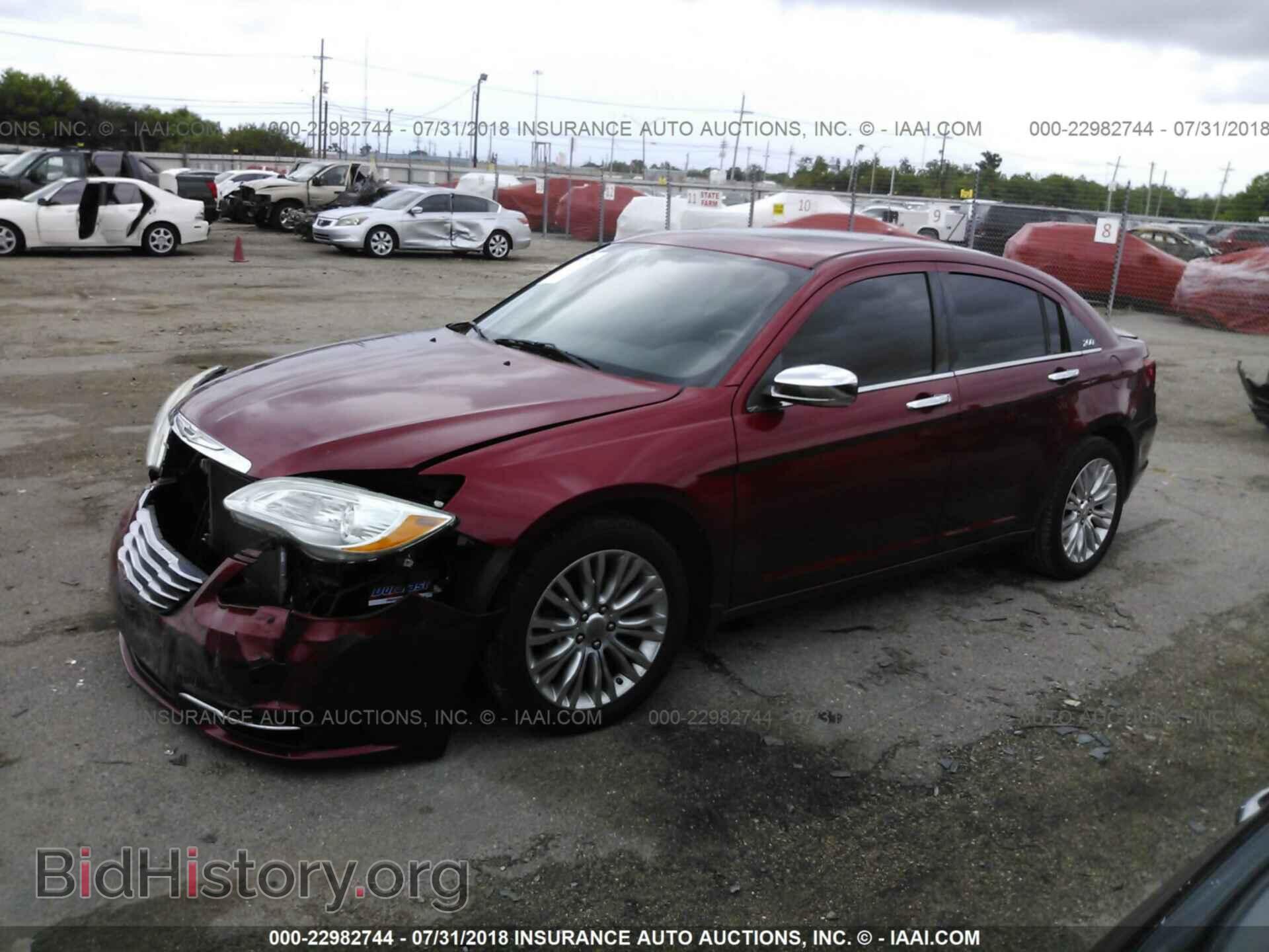 2011 Chrysler 200 - VIN: 1C3BC2FB9BN570397 - Фото 2