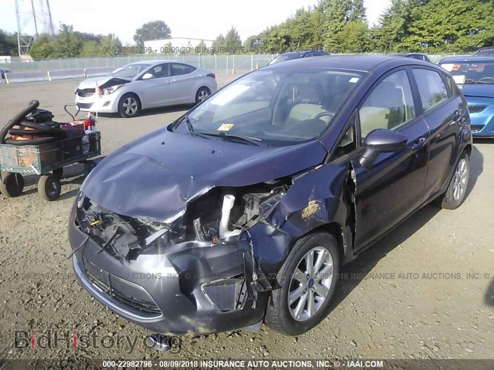 2012 Ford Fiesta - VIN: 3FADP4EJ2CM114692 - Photo 2