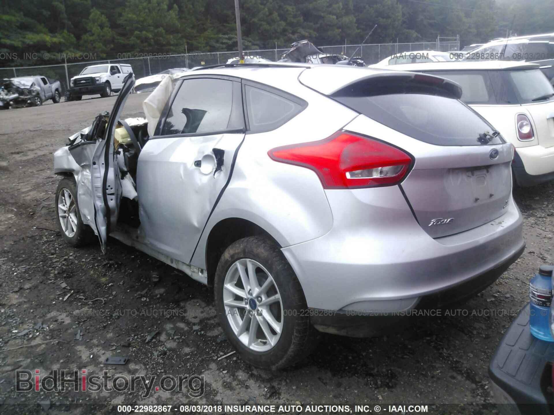 2016 Ford Focus - VIN: 1FADP3K21GL279647 - Photo 3