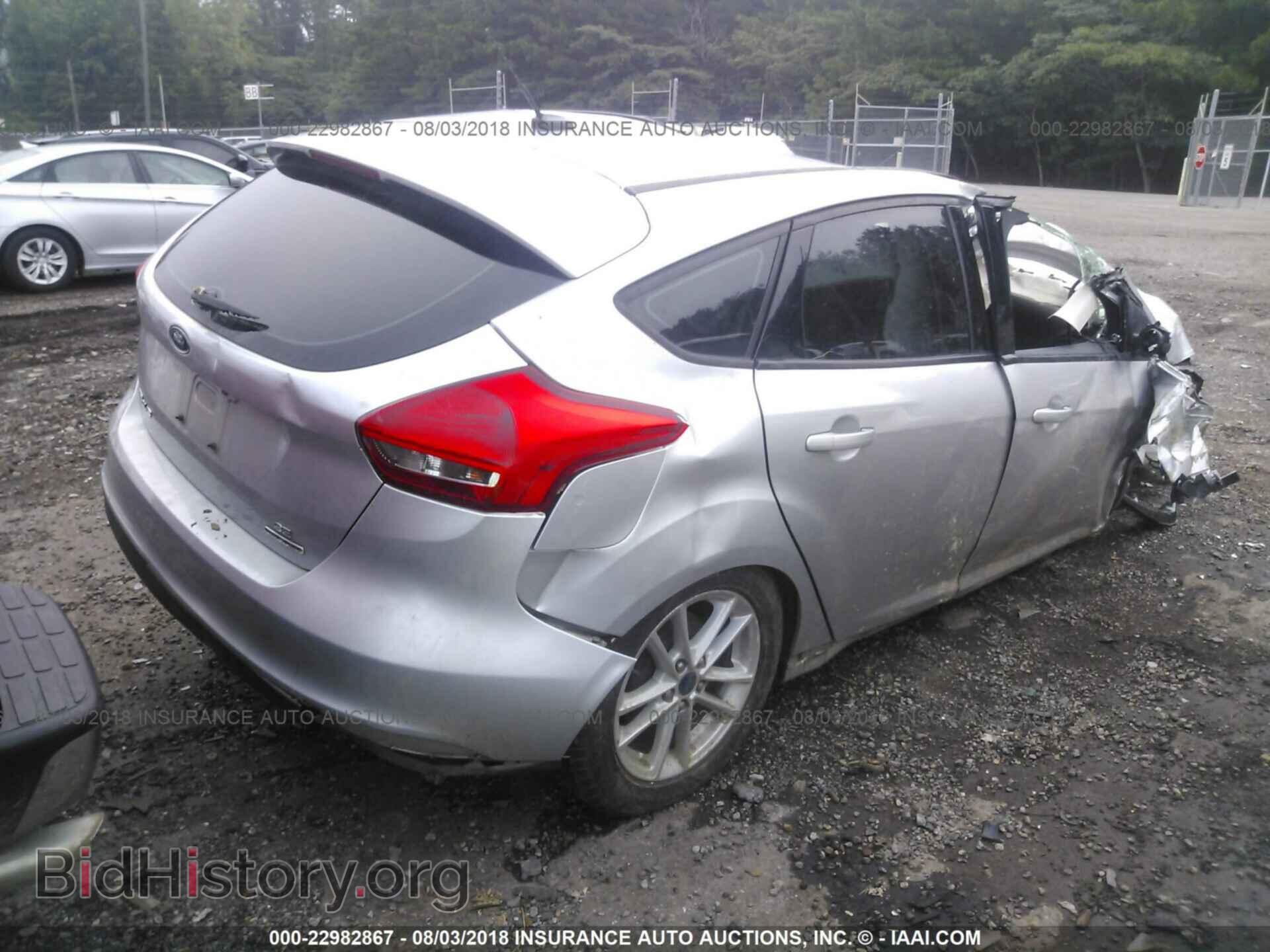 2016 Ford Focus - VIN: 1FADP3K21GL279647 - Photo 4