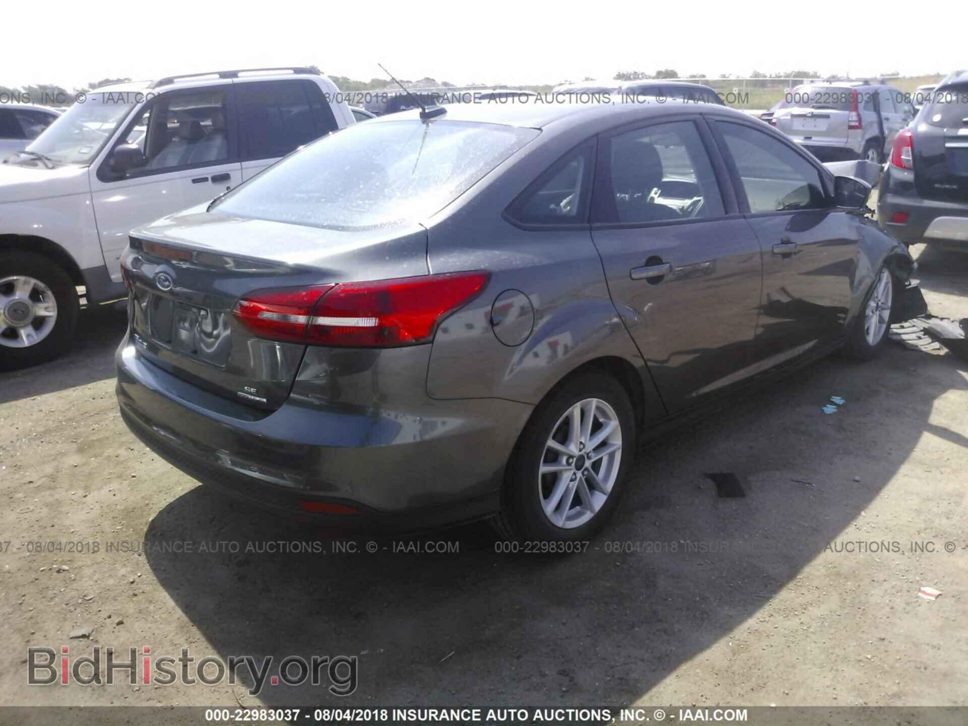 2016 Ford Focus - VIN: 1FADP3F26GL264569 - Photo 4