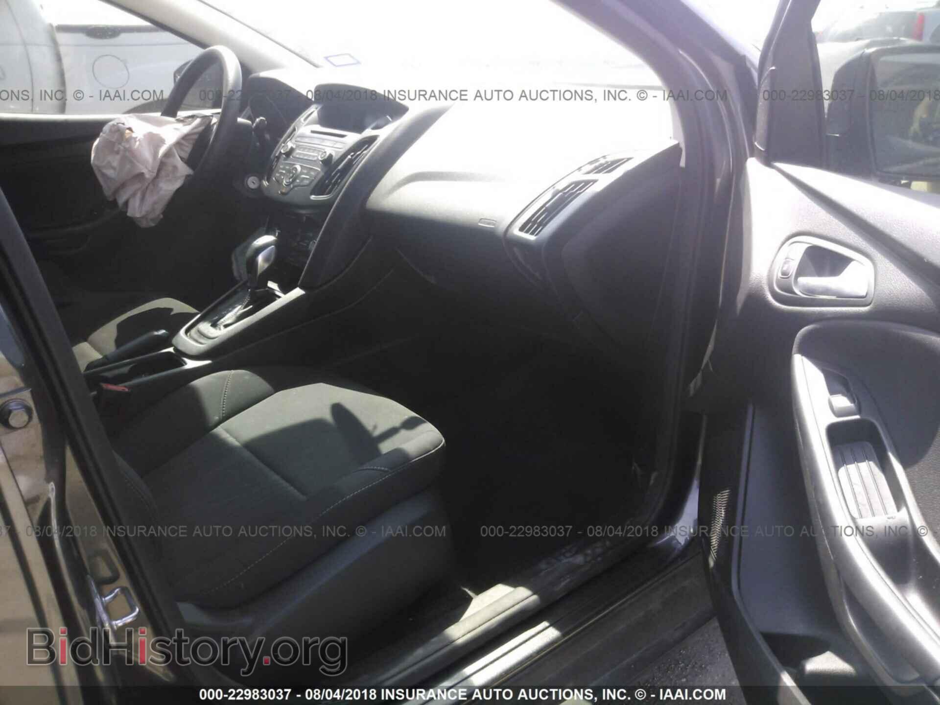 2016 Ford Focus - VIN: 1FADP3F26GL264569 - Photo 5