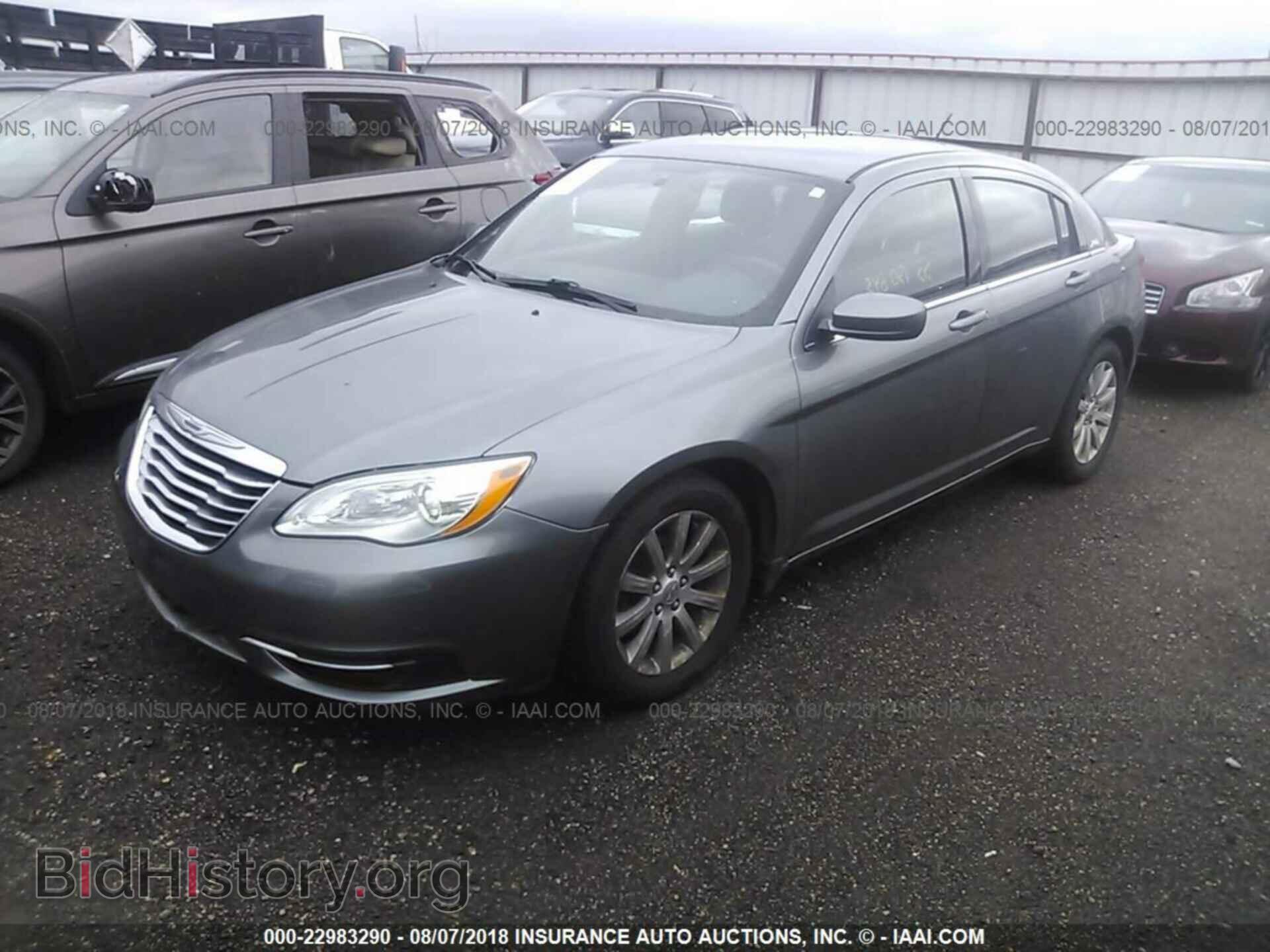2013 Chrysler 200 - VIN: 1C3CCBBG2DN527772 - Фото 2