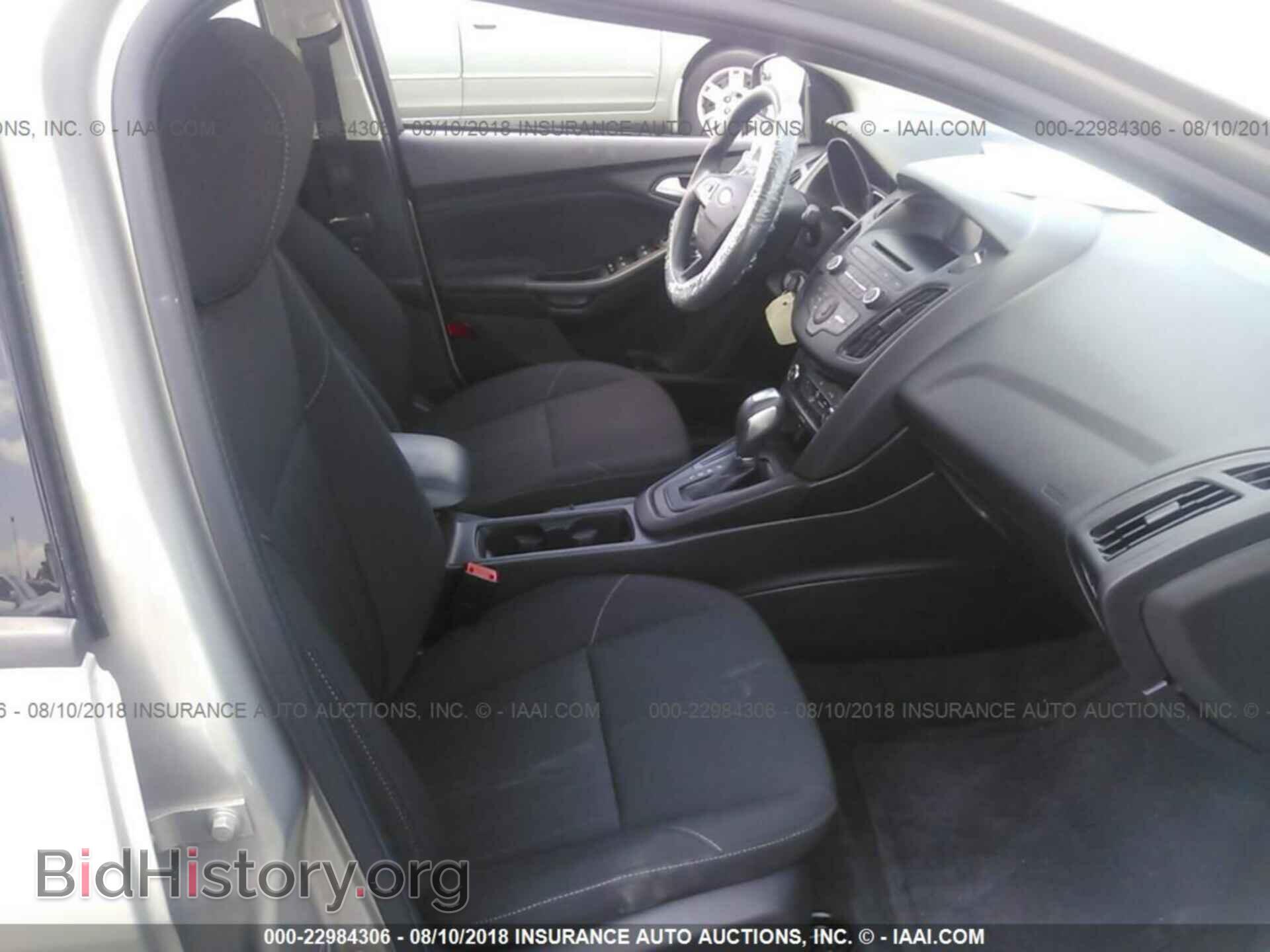 2016 Ford Focus - VIN: 1FADP3F23GL313579 - Photo 5