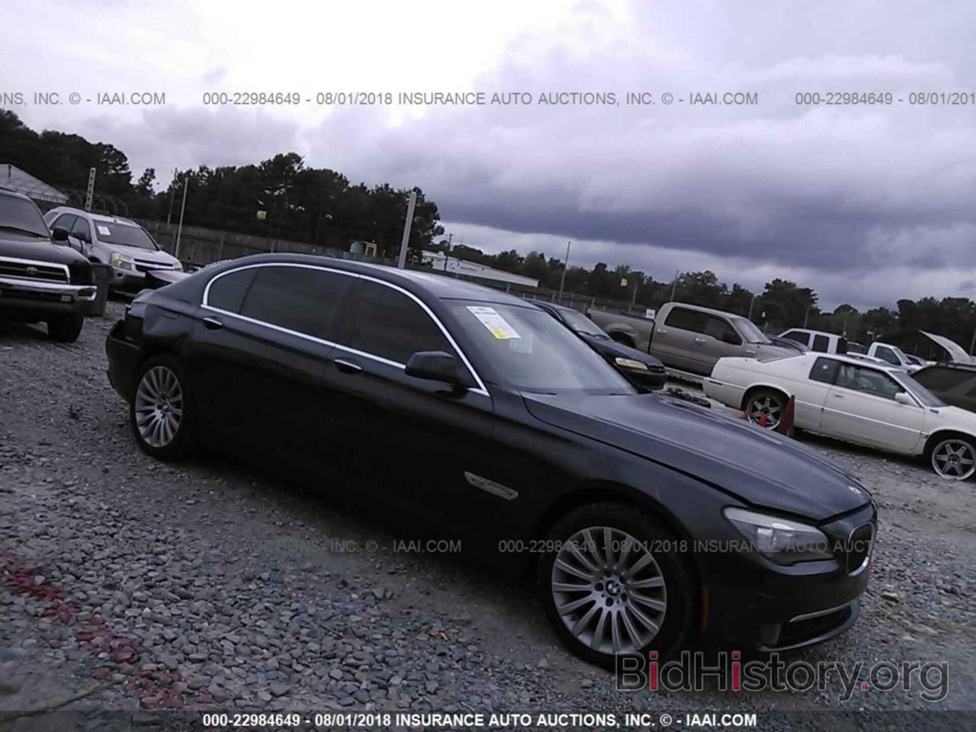 Photo WBAKC8C55CC435523 - BMW 750 2012