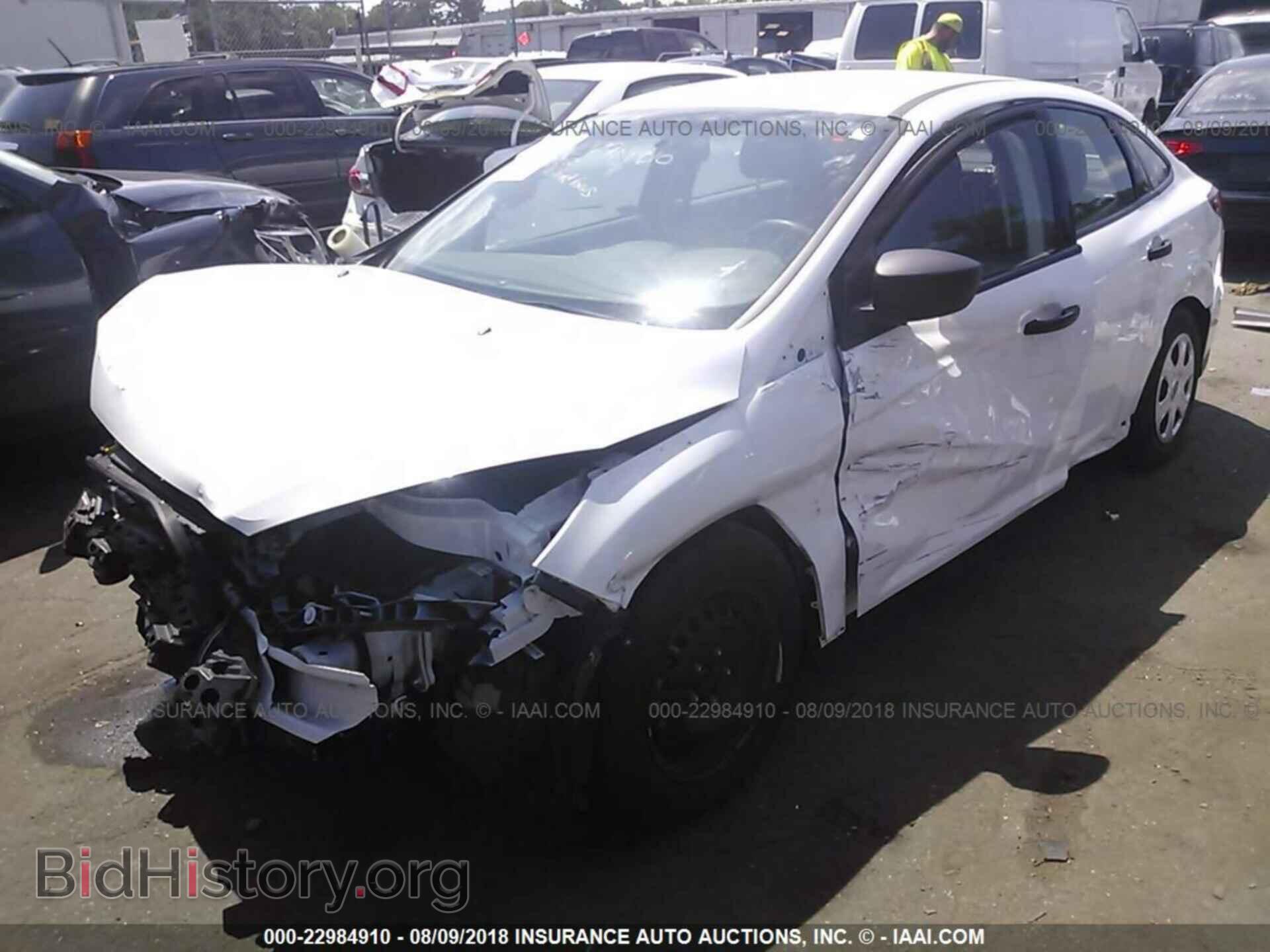 2016 Ford Focus - VIN: 1FADP3E24GL304665 - Photo 2