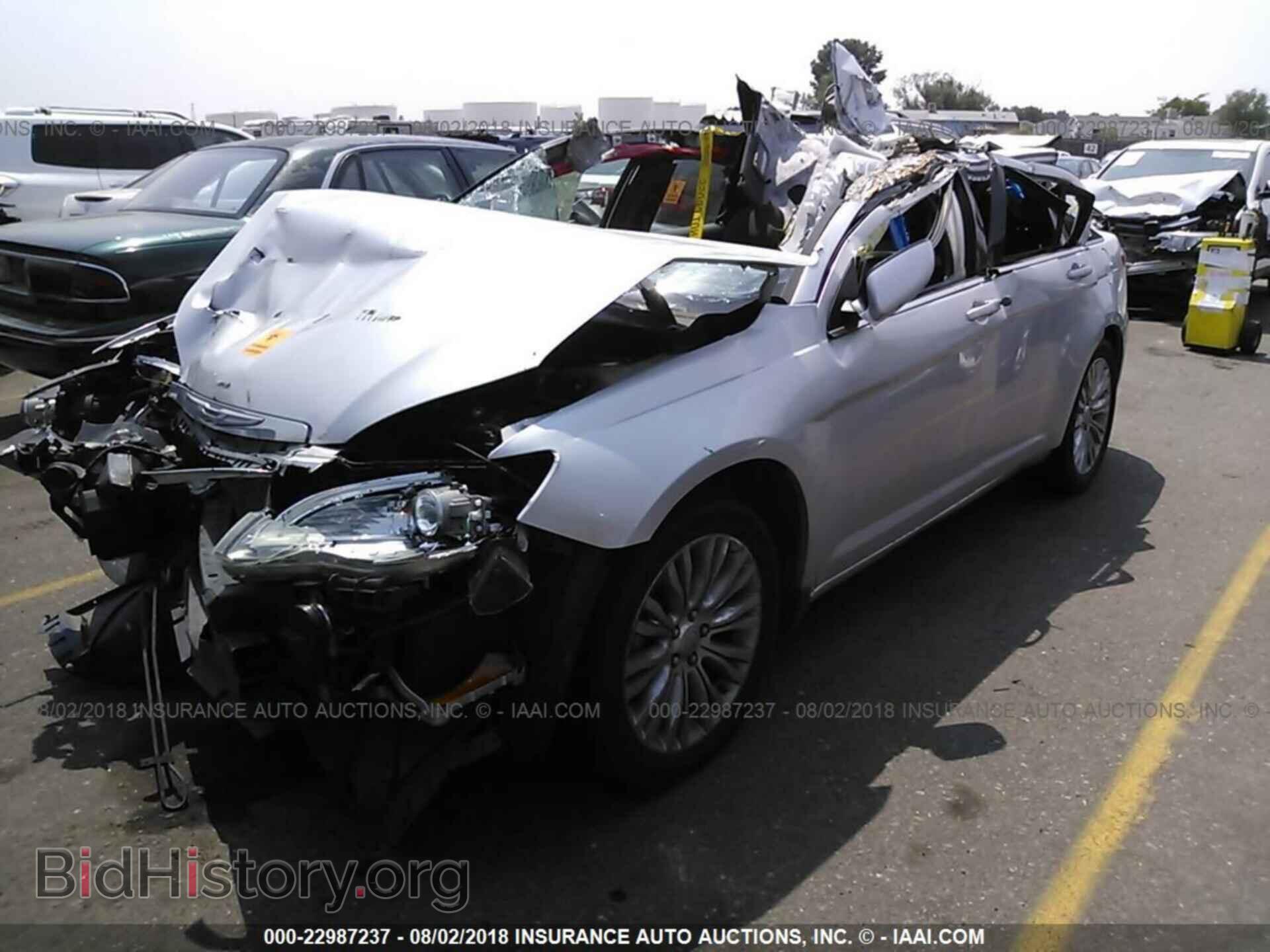 2012 Chrysler 200 - VIN: 1C3CCBAB1CN152381 - Фото 2