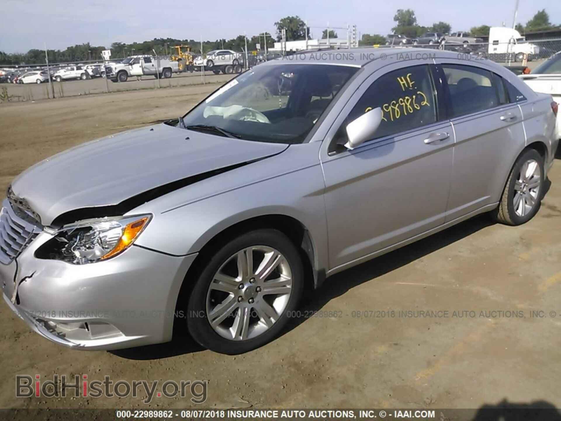 2011 Chrysler 200 - VIN: 1C3BC1FB8BN607269 - Фото 2