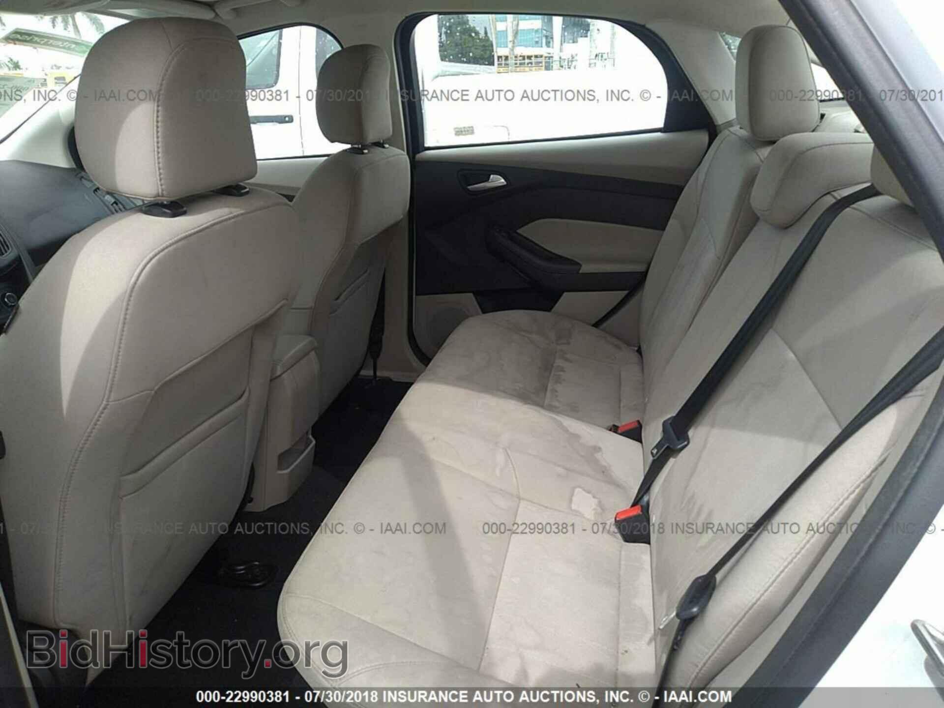 2016 Ford Focus - VIN: 1FADP3F23GL364628 - Photo 8