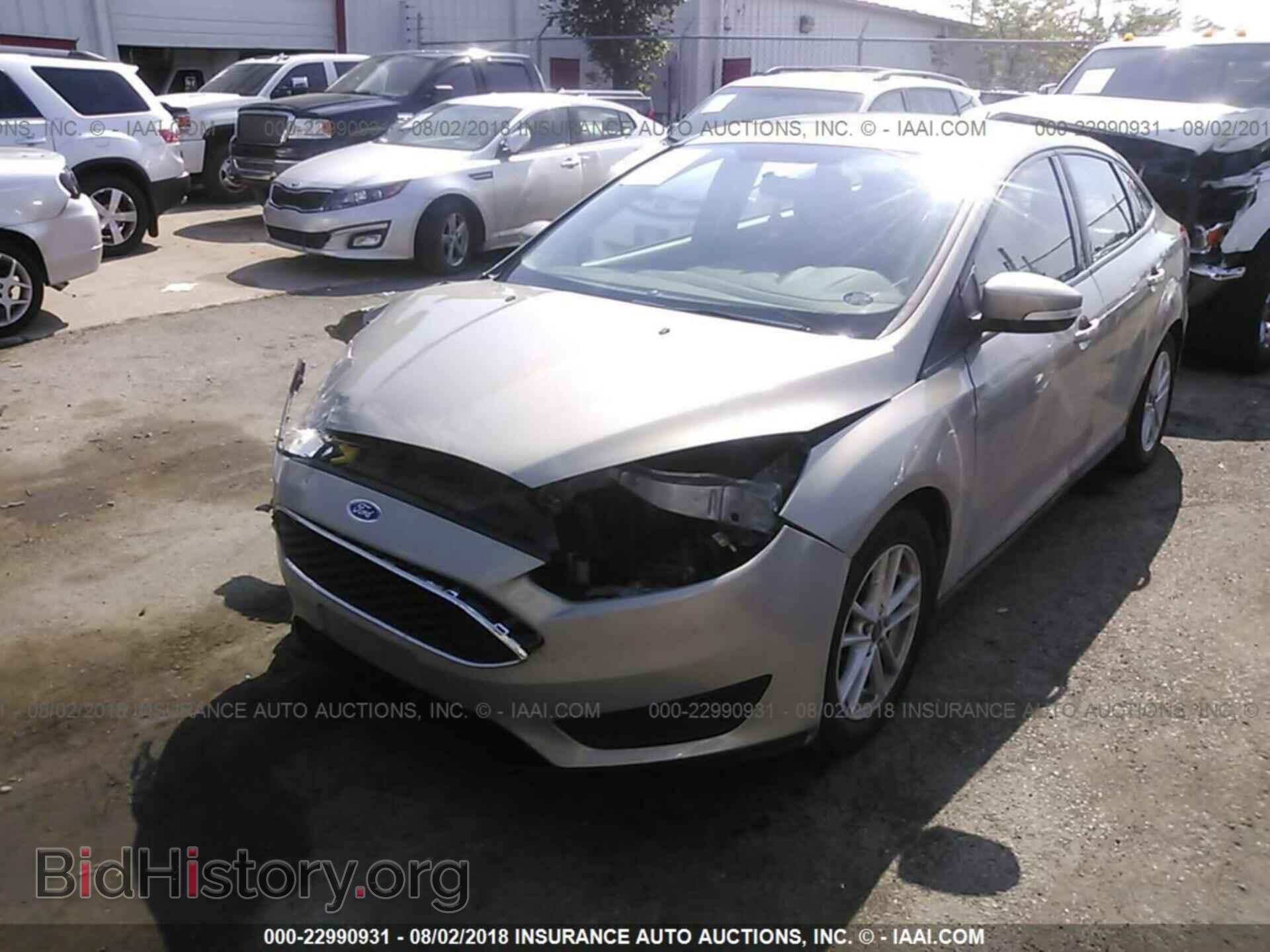 2015 Ford Focus - VIN: 1FADP3F24FL230239 - Photo 2