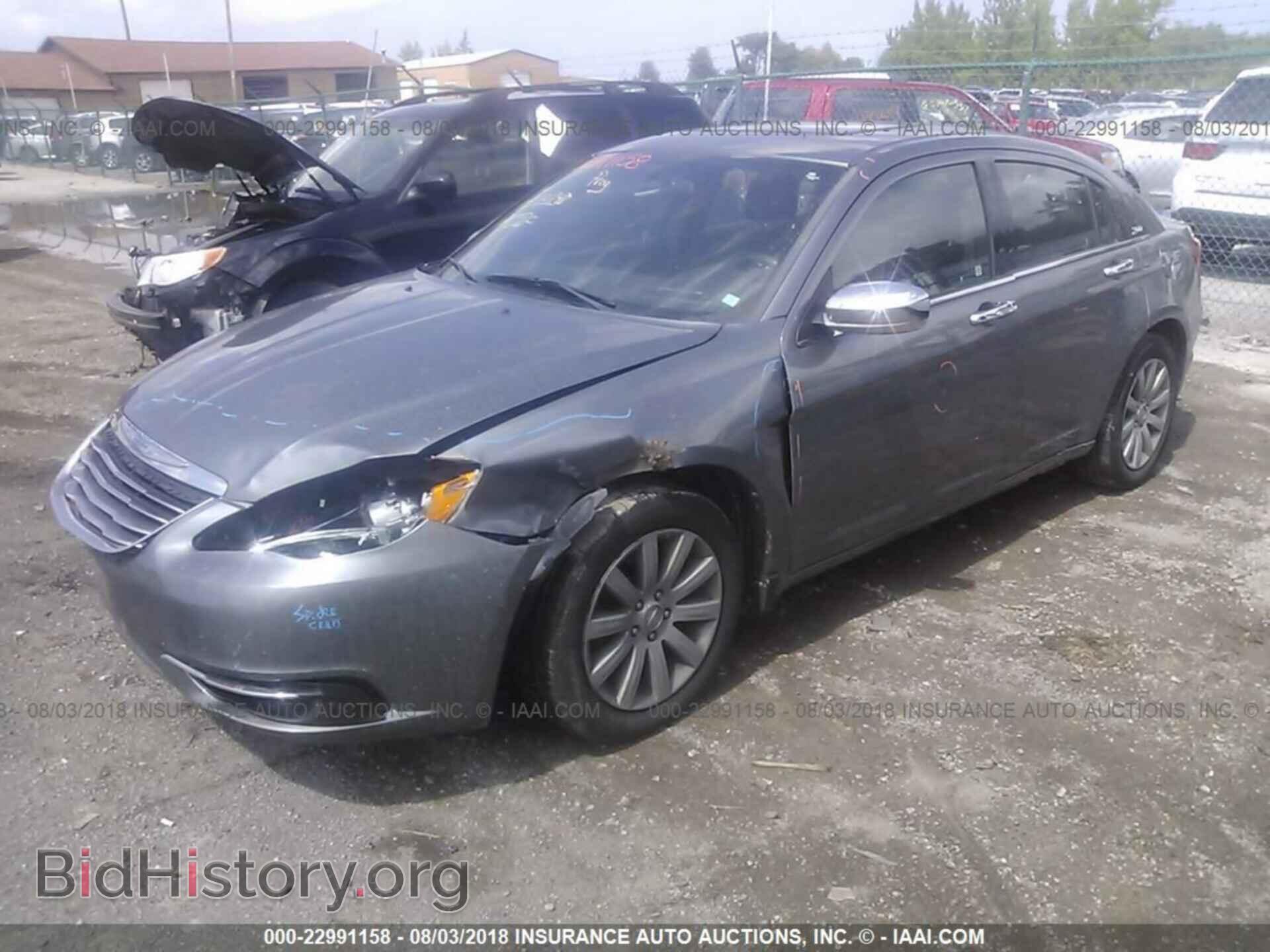 2011 Chrysler 200 - VIN: 1C3BC1FB3BN592891 - Фото 2