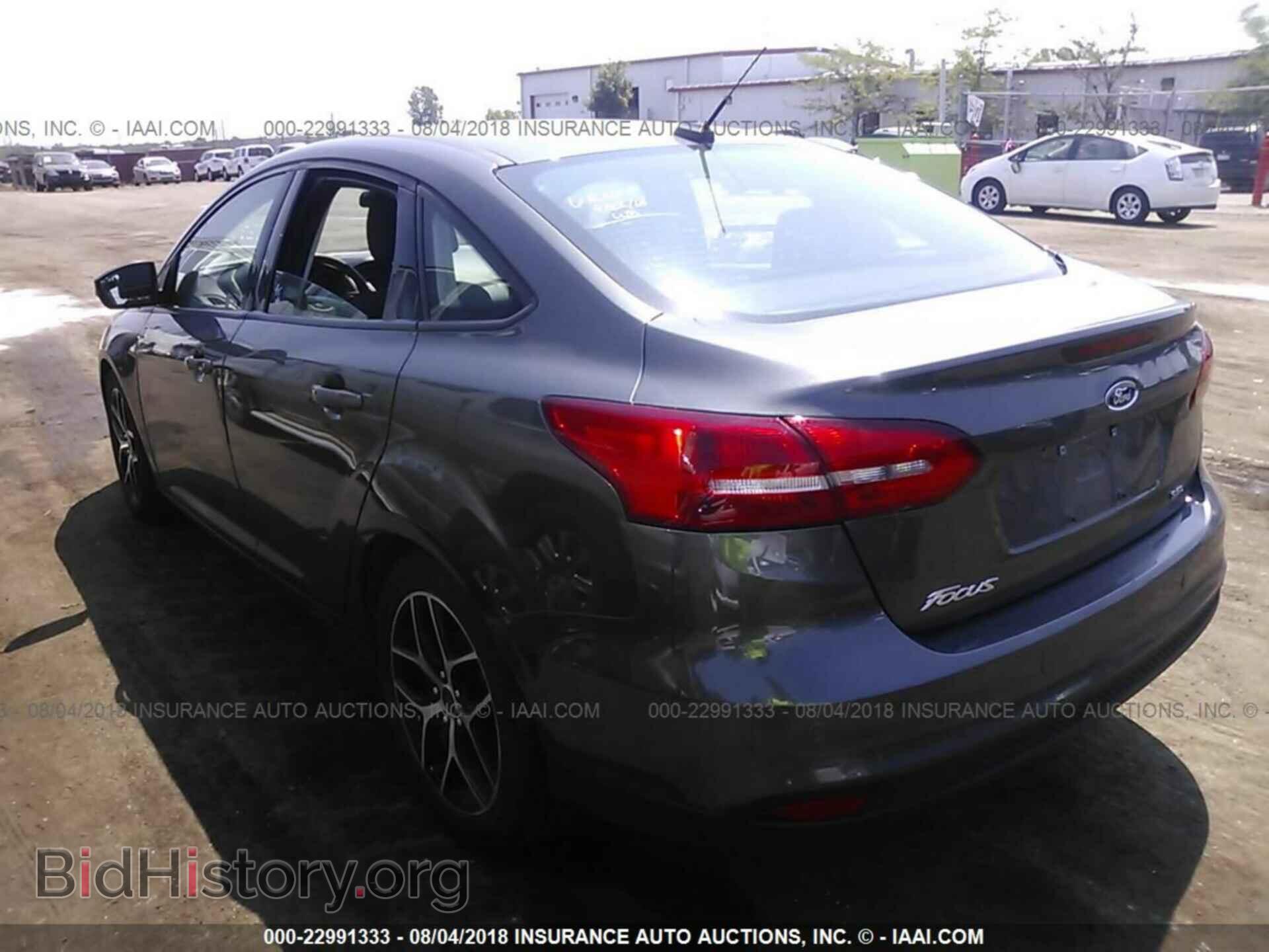 2017 Ford Focus - VIN: 1FADP3H22HL279455 - Фото 3