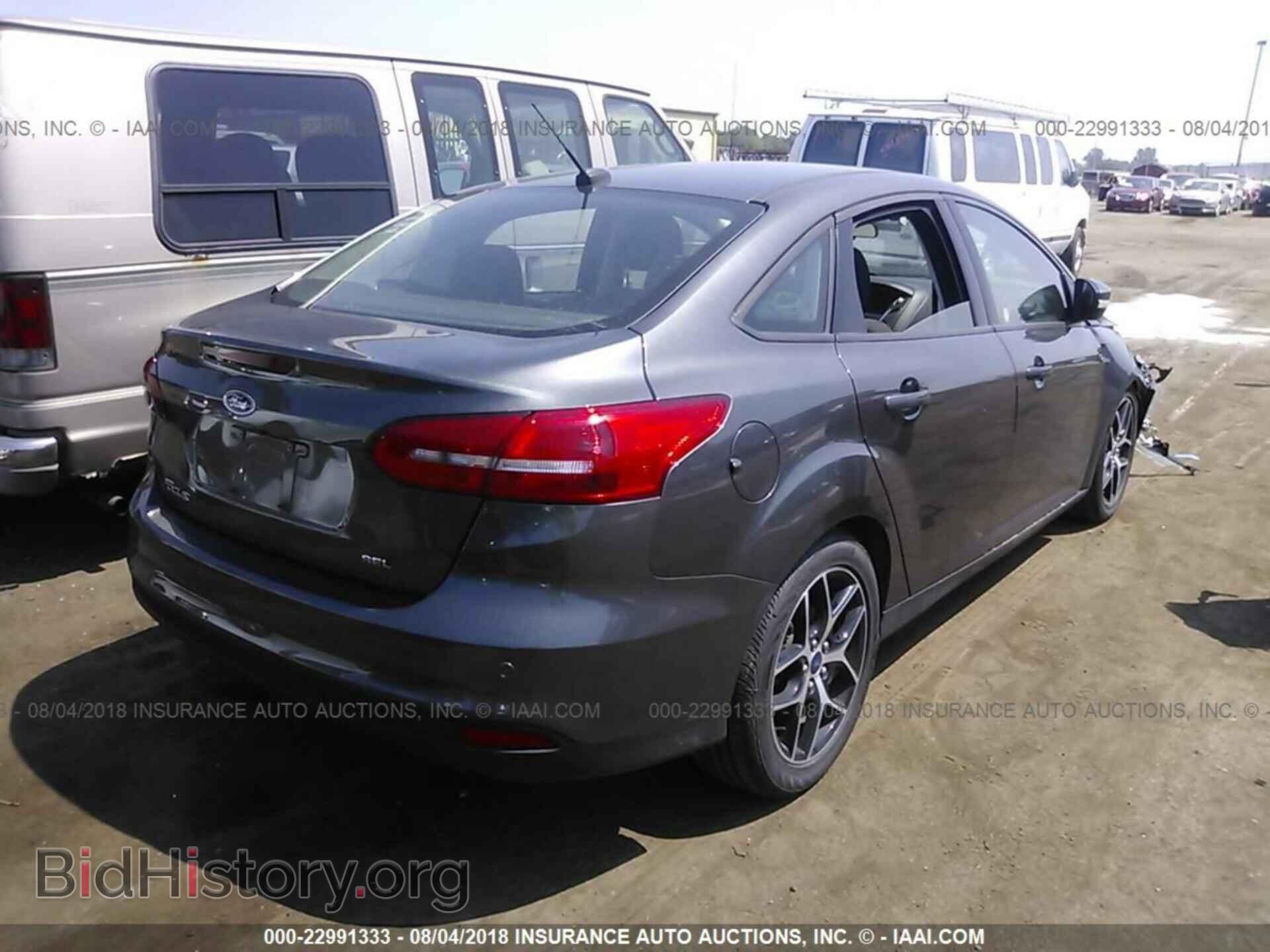 2017 Ford Focus - VIN: 1FADP3H22HL279455 - Фото 4