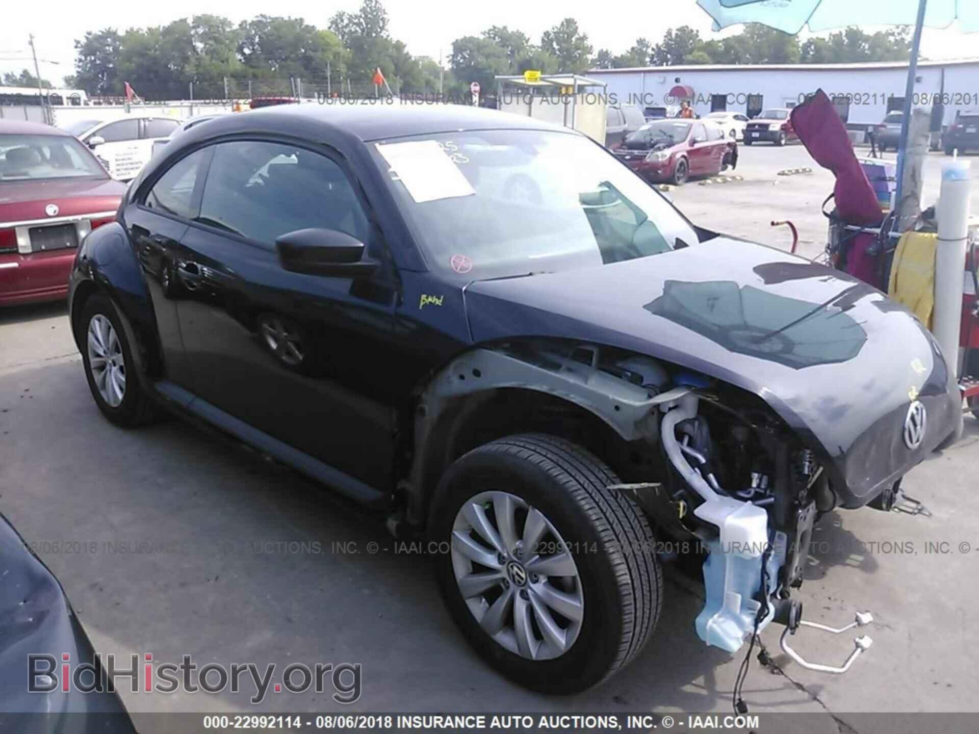 Photo 3VWF17AT2HM609332 - Volkswagen Beetle 2017
