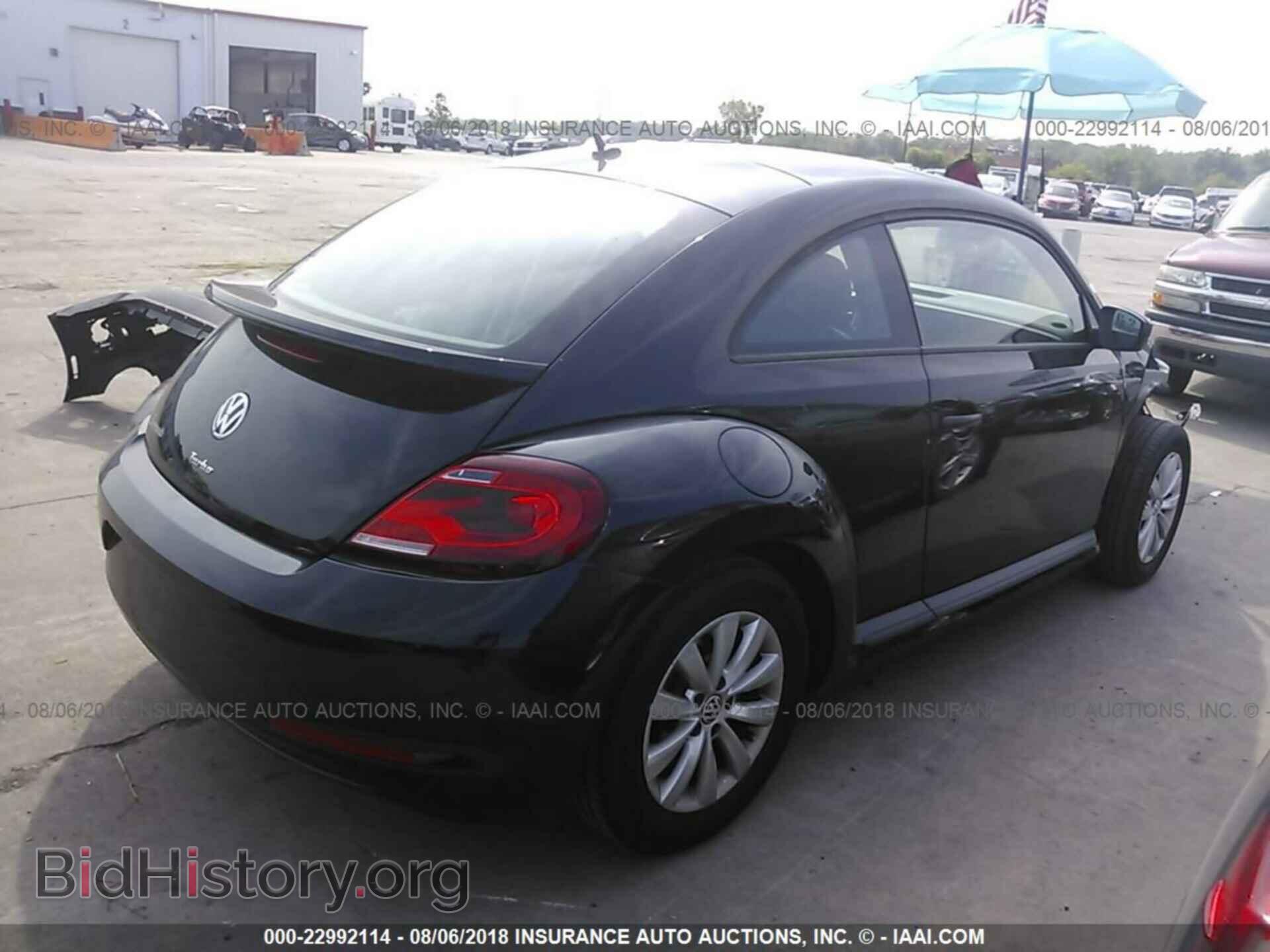 2017 Volkswagen Beetle - VIN: 3VWF17AT2HM609332 - Фото 4