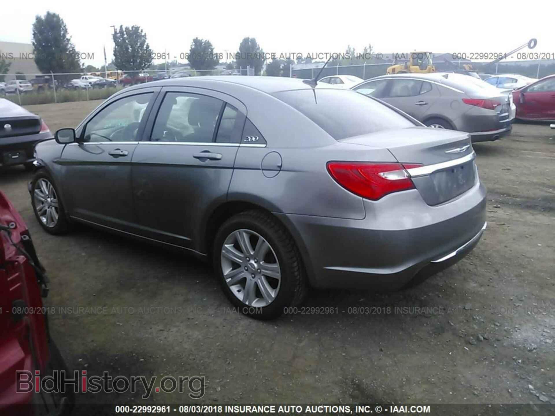 2013 Chrysler 200 - VIN: 1C3CCBAB0DN735834 - Фото 3