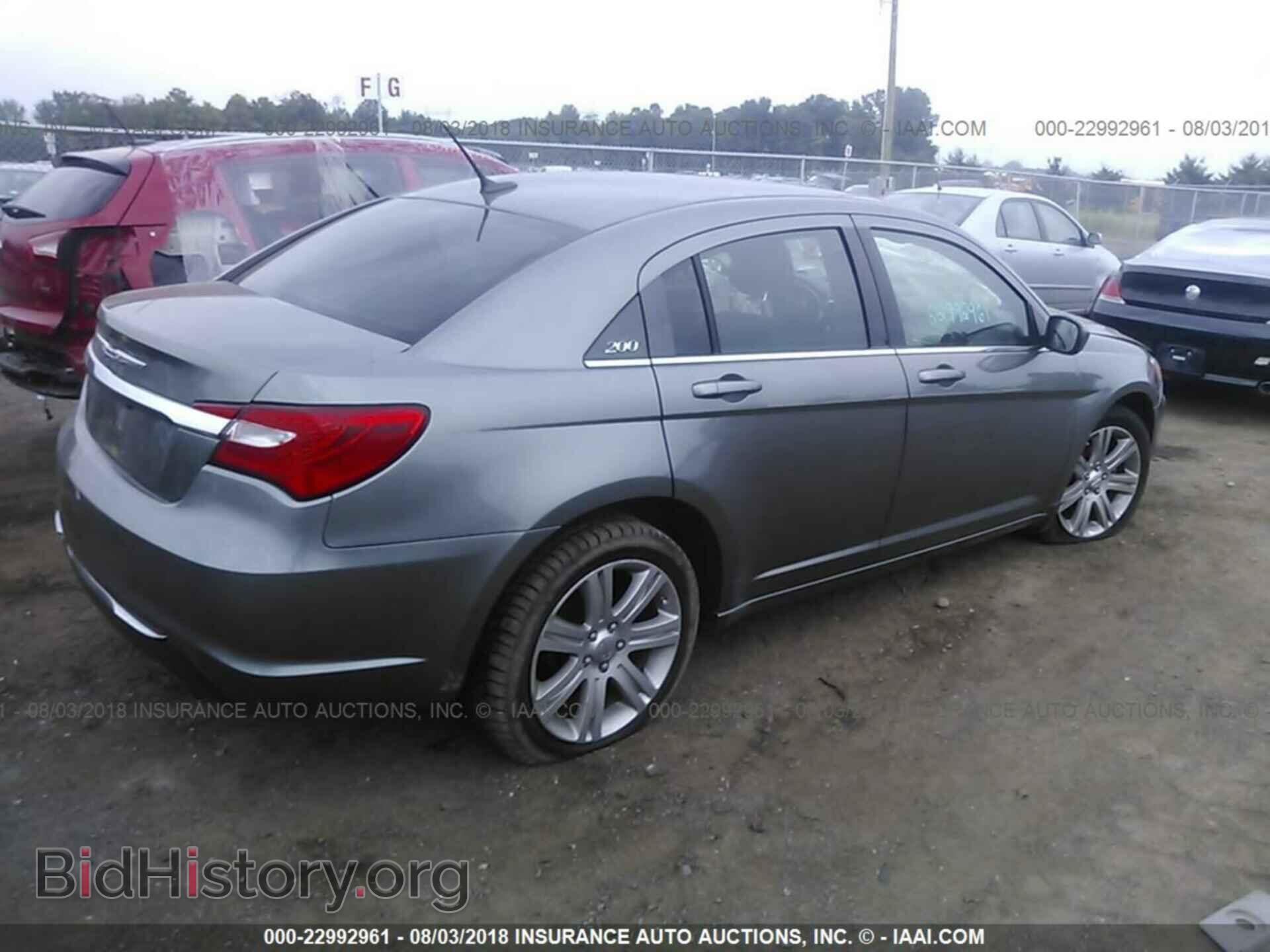 2013 Chrysler 200 - VIN: 1C3CCBAB0DN735834 - Фото 4