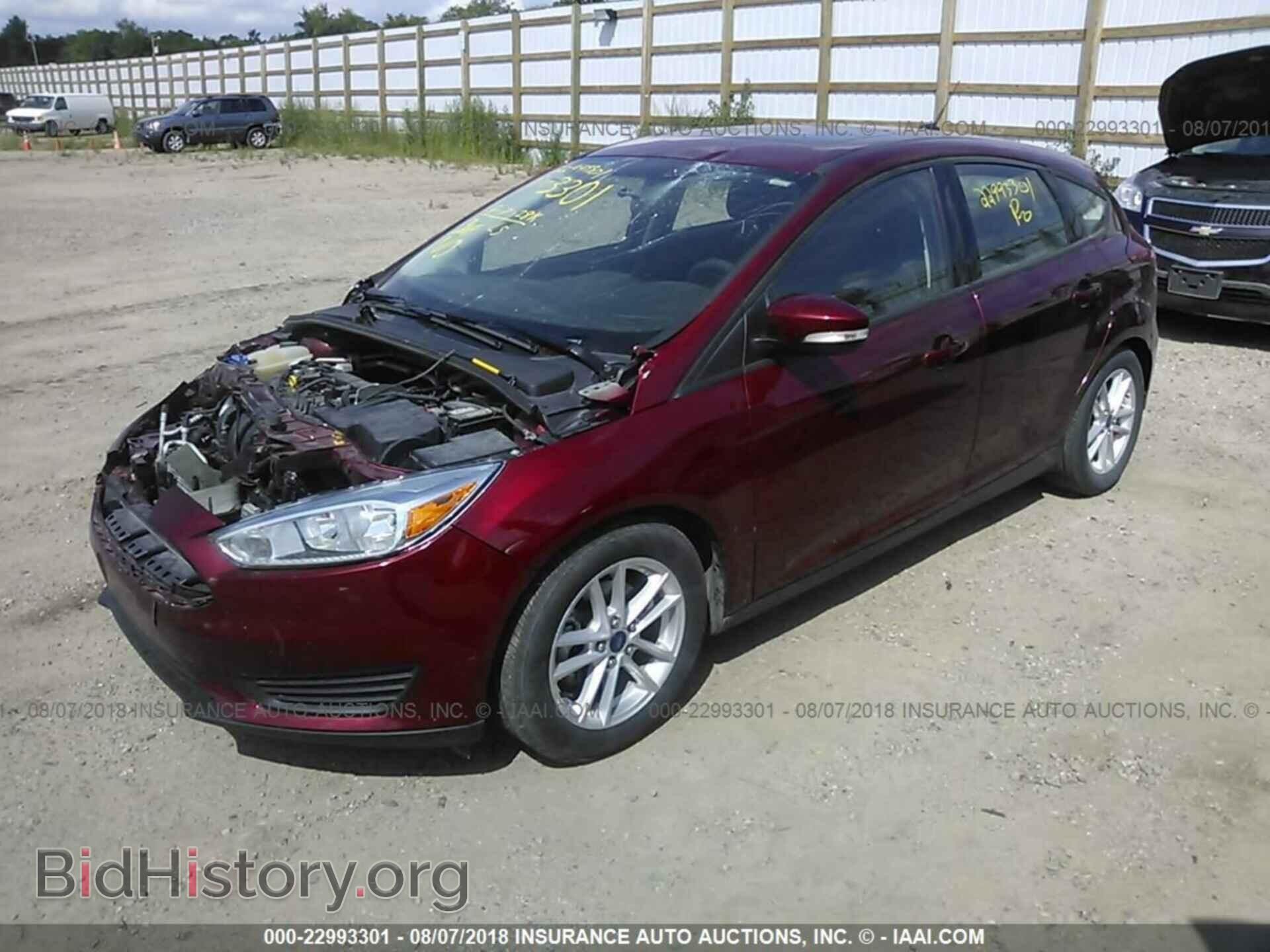 2016 Ford Focus - VIN: 1FADP3K26GL246207 - Photo 2