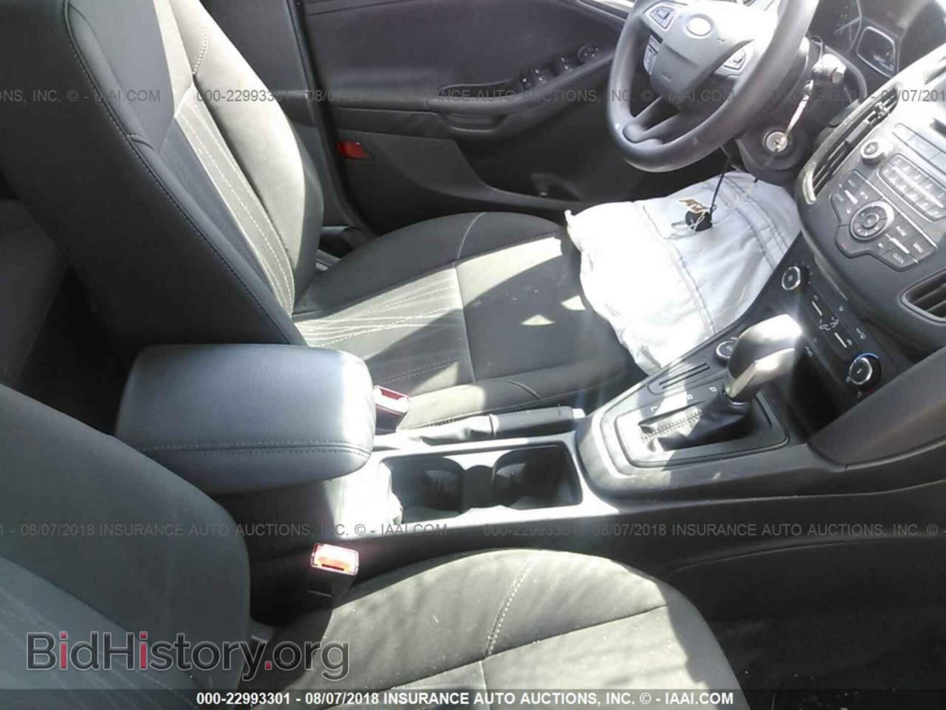 2016 Ford Focus - VIN: 1FADP3K26GL246207 - Photo 5