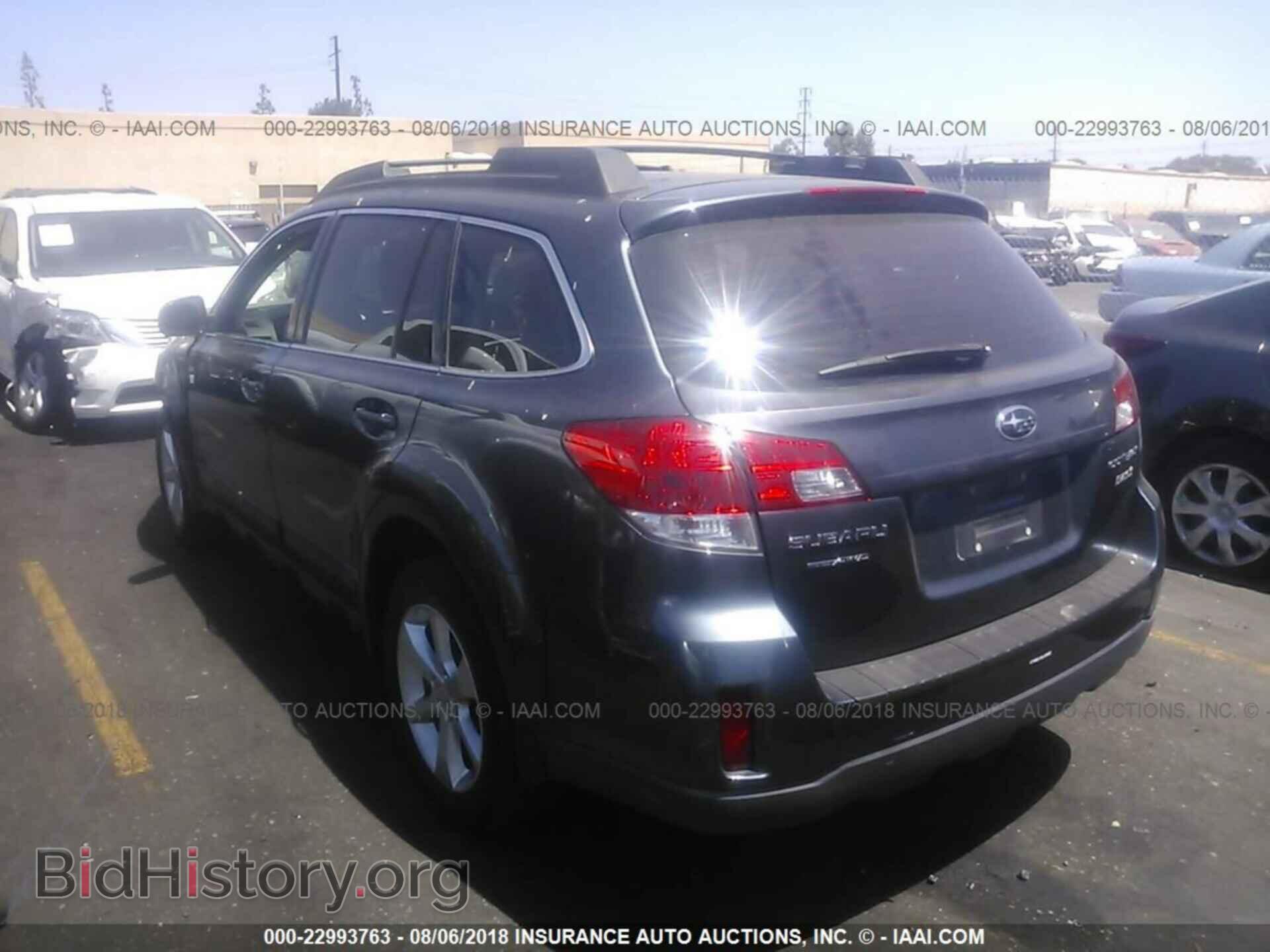 2014 Subaru Outback - VIN: 4S4BRBAC2E3266110 - Фото 3